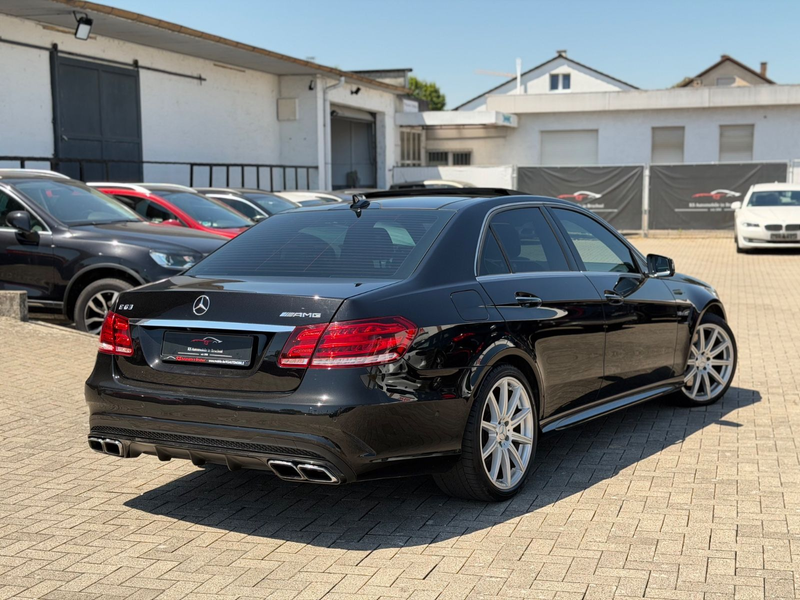 Mercedes-Benz E 63 AMG 4Matic *Pano*HK*Distronic*Original* — photo 4