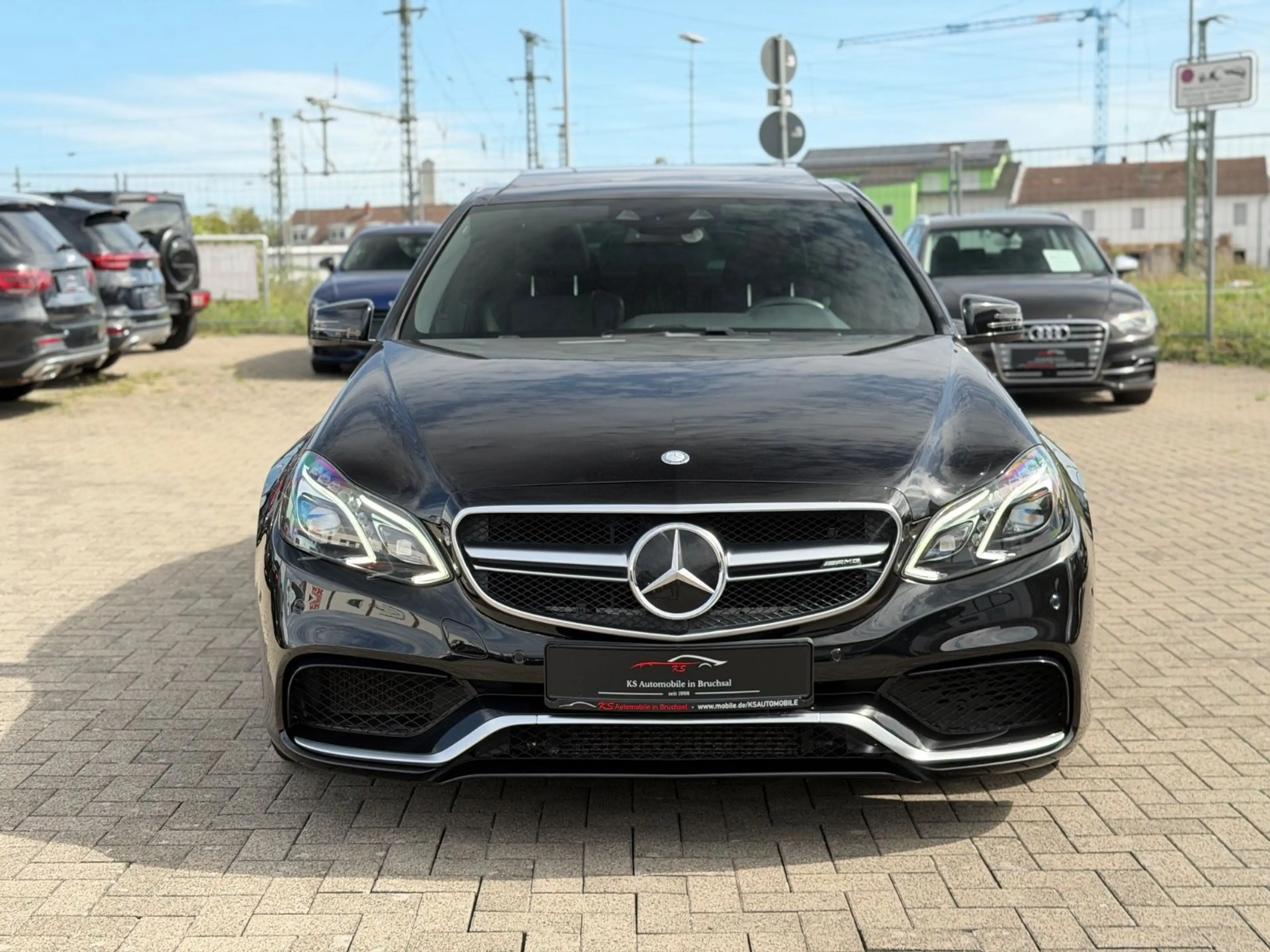 Mercedes-Benz E 63 AMG 4Matic *Pano*HK*Distronic*Original* — photo 3