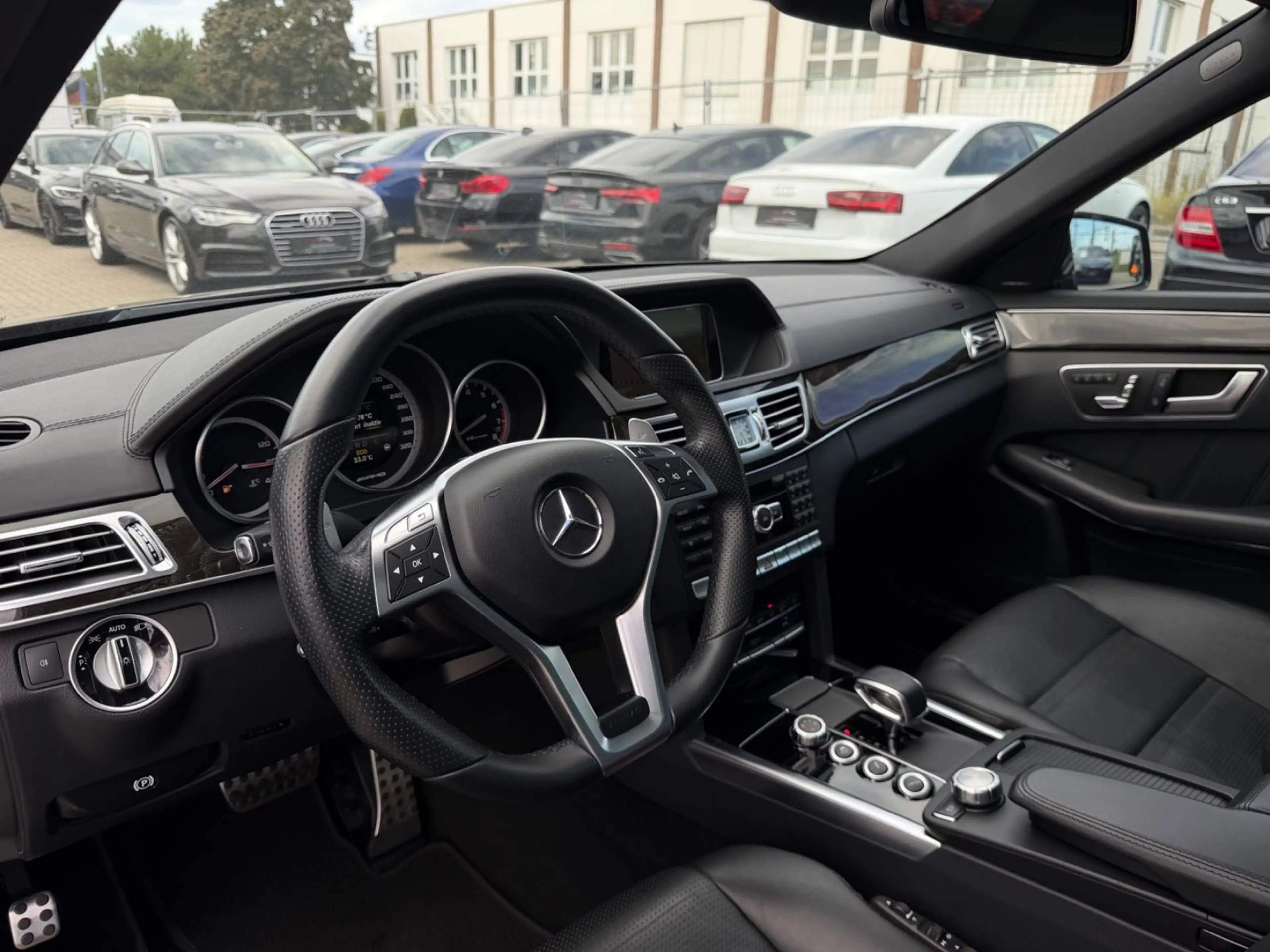 Mercedes-Benz E 63 AMG 4Matic *Pano*HK*Distronic*Original* — photo 11