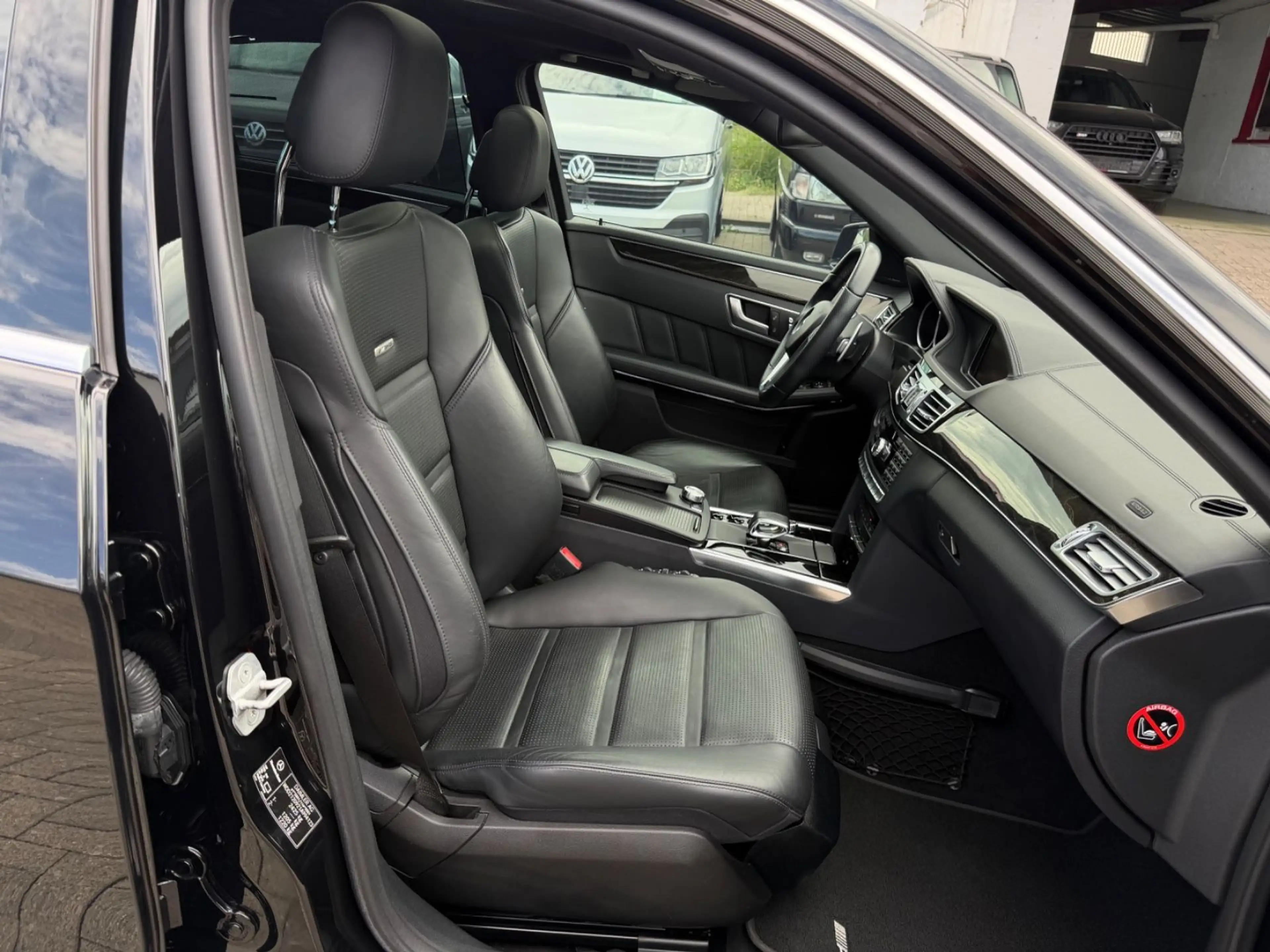 Mercedes-Benz E 63 AMG 4Matic *Pano*HK*Distronic*Original* — photo 32