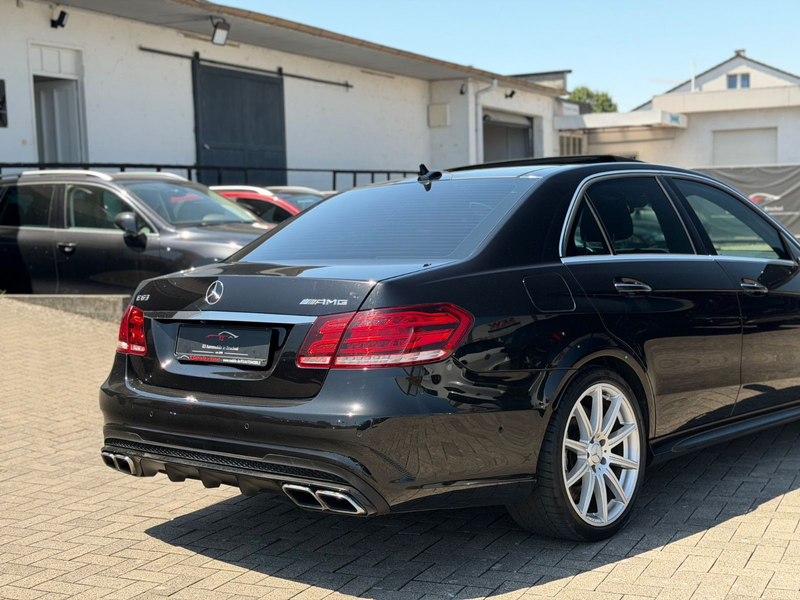 Mercedes-Benz E 63 AMG 4Matic *Pano*HK*Distronic*Original* — photo 5