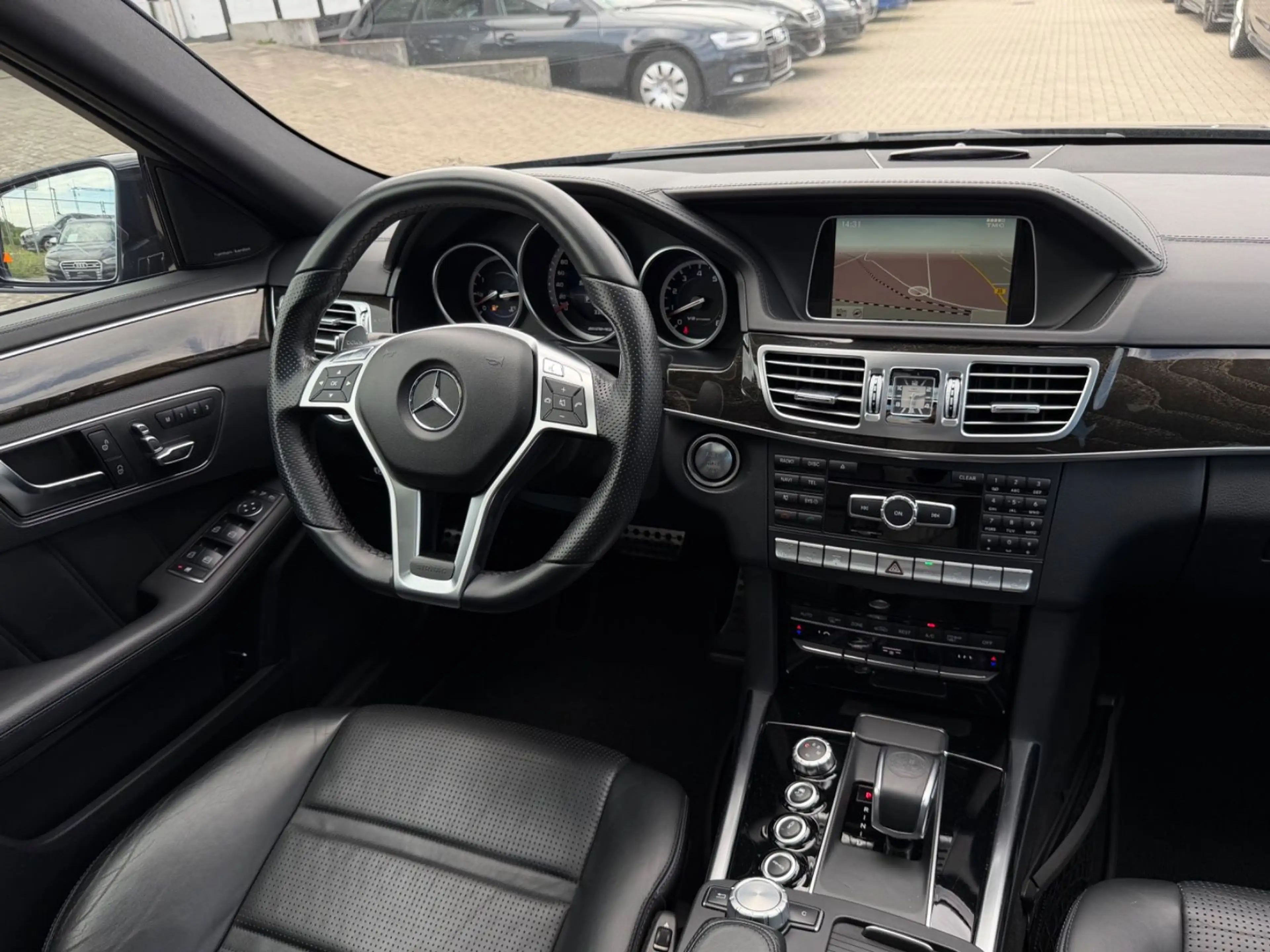 Mercedes-Benz E 63 AMG 4Matic *Pano*HK*Distronic*Original* — photo 21