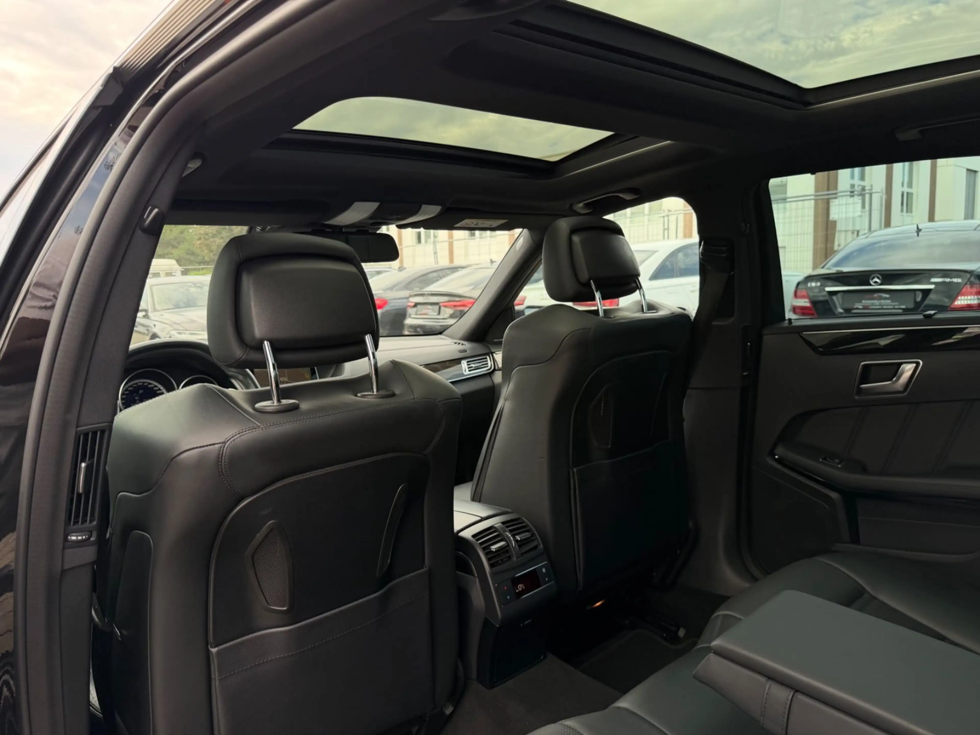 Mercedes-Benz E 63 AMG 4Matic *Pano*HK*Distronic*Original* — photo 17