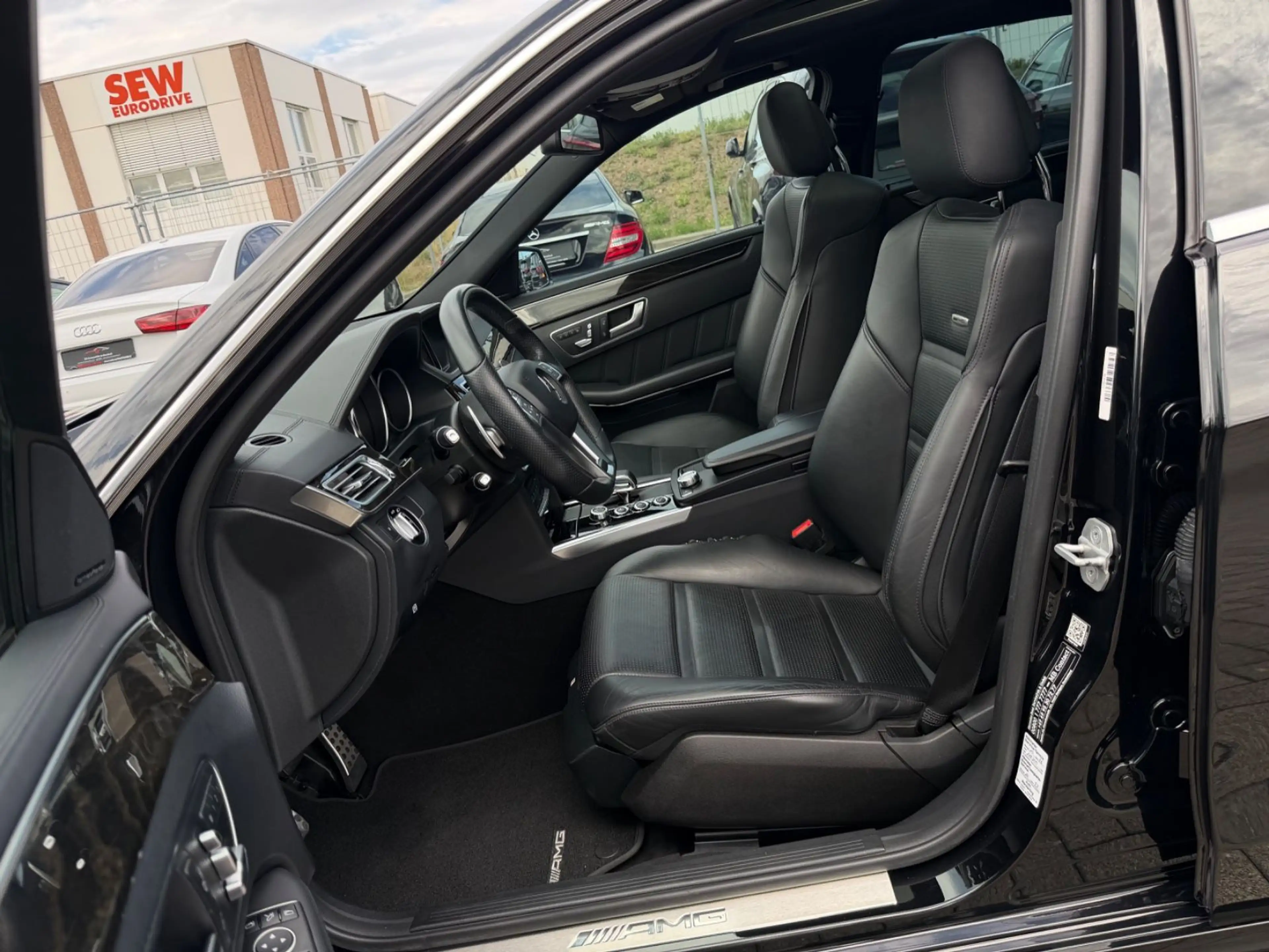 Mercedes-Benz E 63 AMG 4Matic *Pano*HK*Distronic*Original* — photo 14