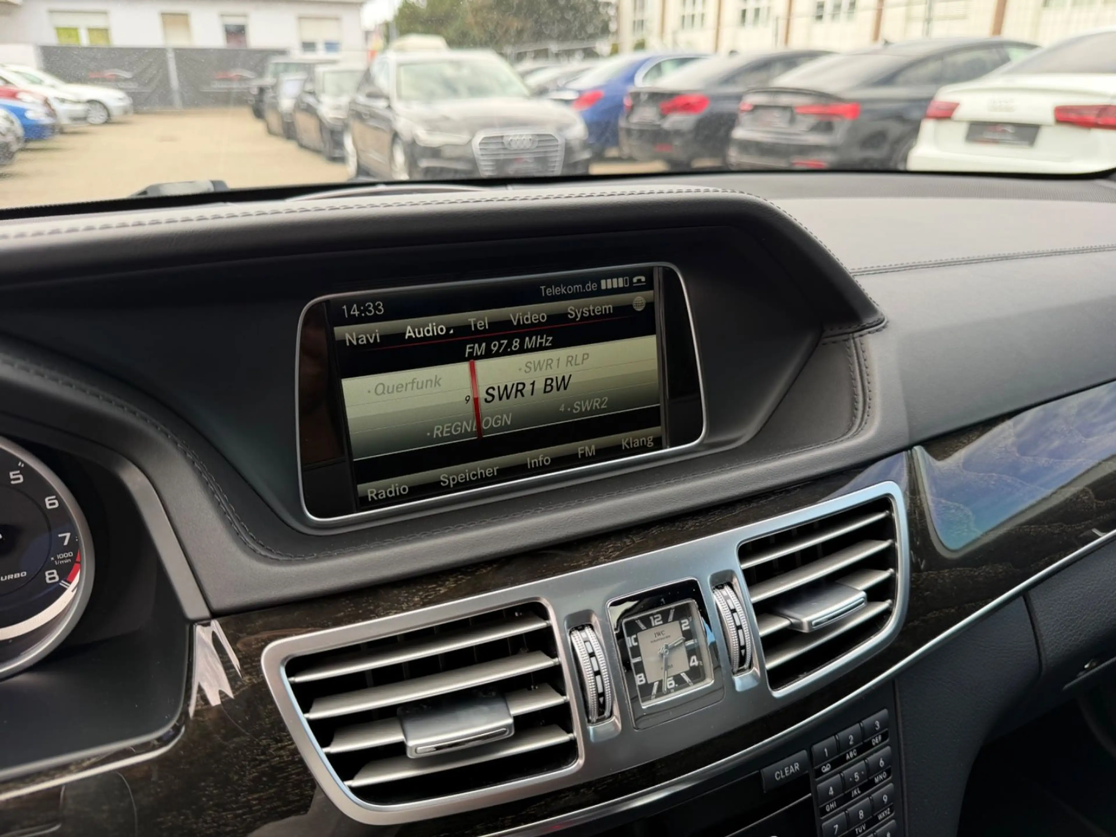 Mercedes-Benz E 63 AMG 4Matic *Pano*HK*Distronic*Original* — photo 27