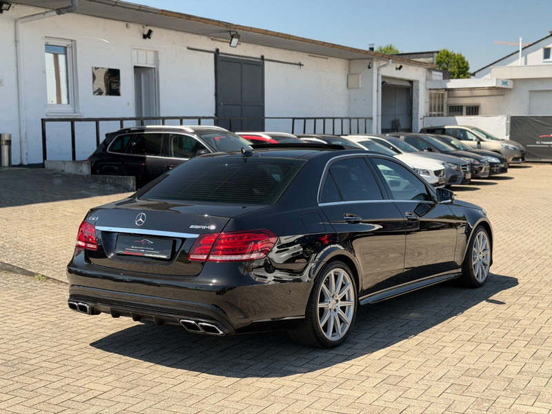 Mercedes-Benz E 63 AMG 4Matic *Pano*HK*Distronic*Original* — photo 13