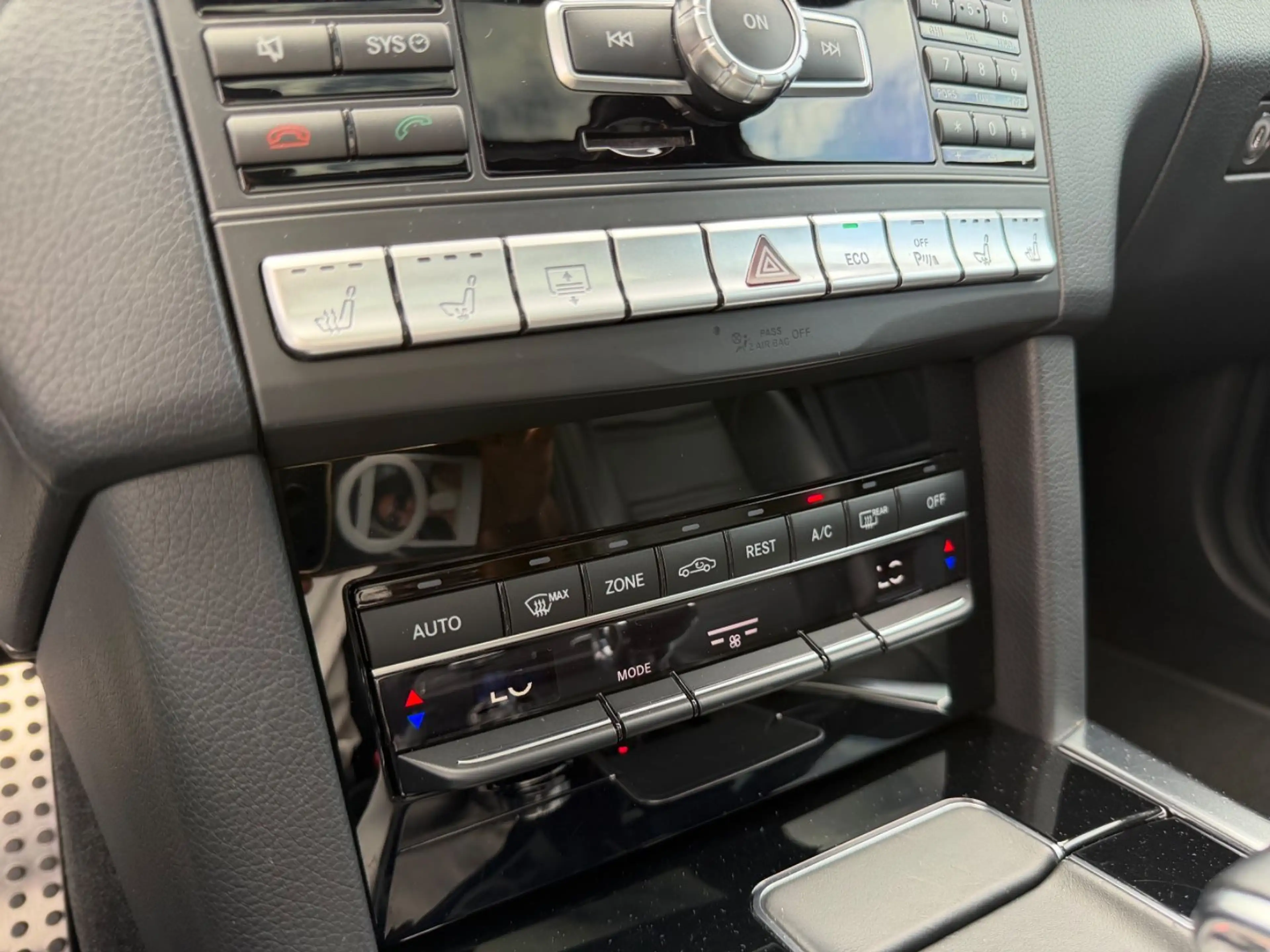 Mercedes-Benz E 63 AMG 4Matic *Pano*HK*Distronic*Original* — photo 28