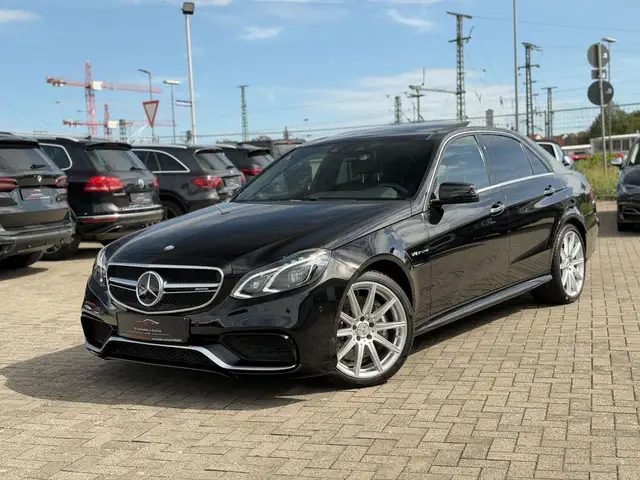 Mercedes-Benz E 63 AMG 4Matic *Pano*HK*Distronic*Original*