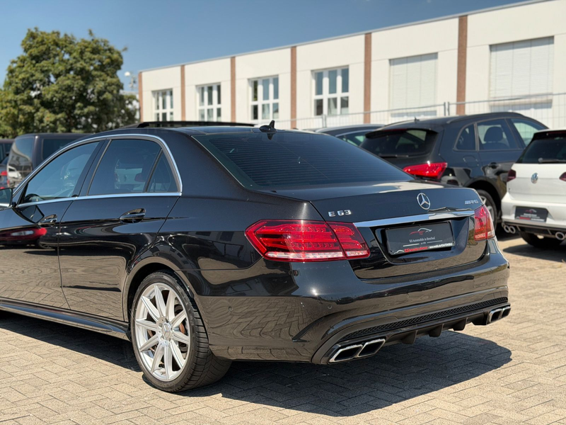 Mercedes-Benz E 63 AMG 4Matic *Pano*HK*Distronic*Original* — photo 8