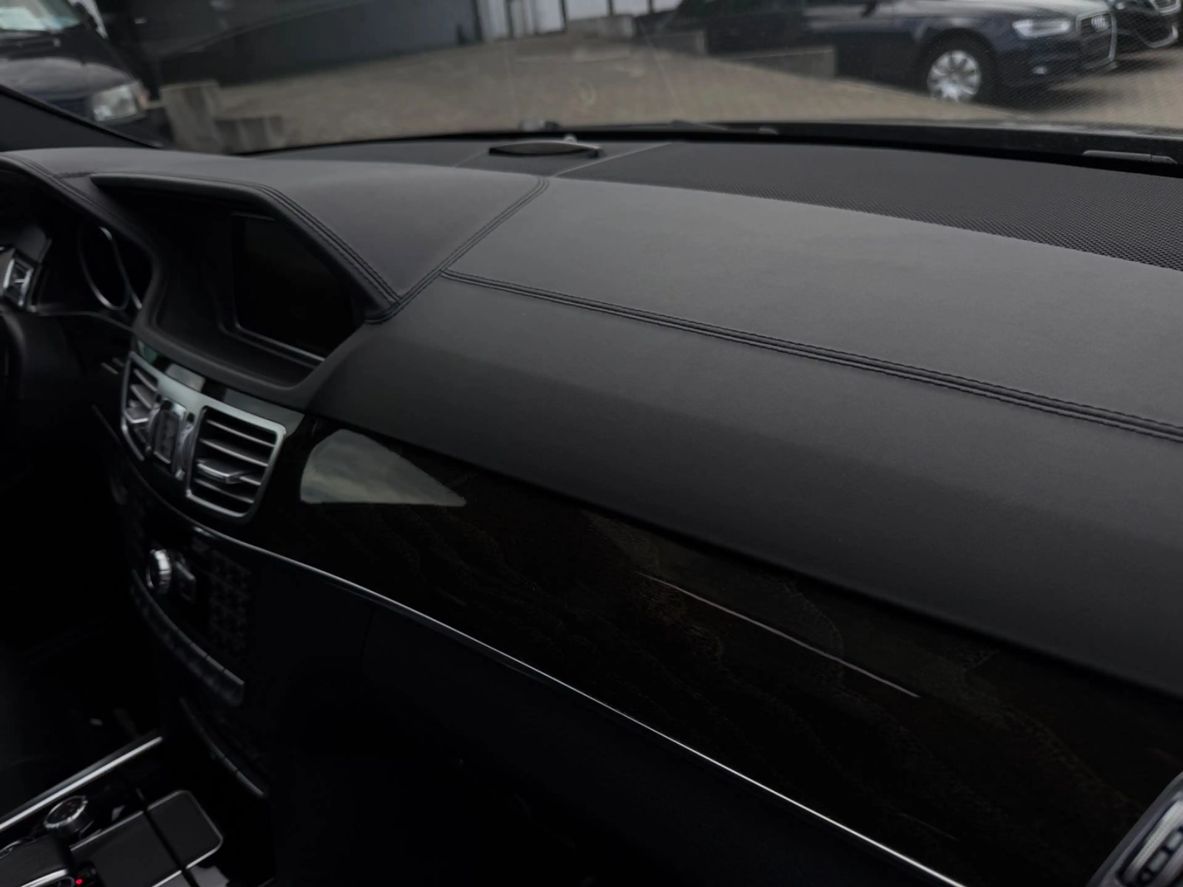 Mercedes-Benz E 63 AMG 4Matic *Pano*HK*Distronic*Original* — photo 34