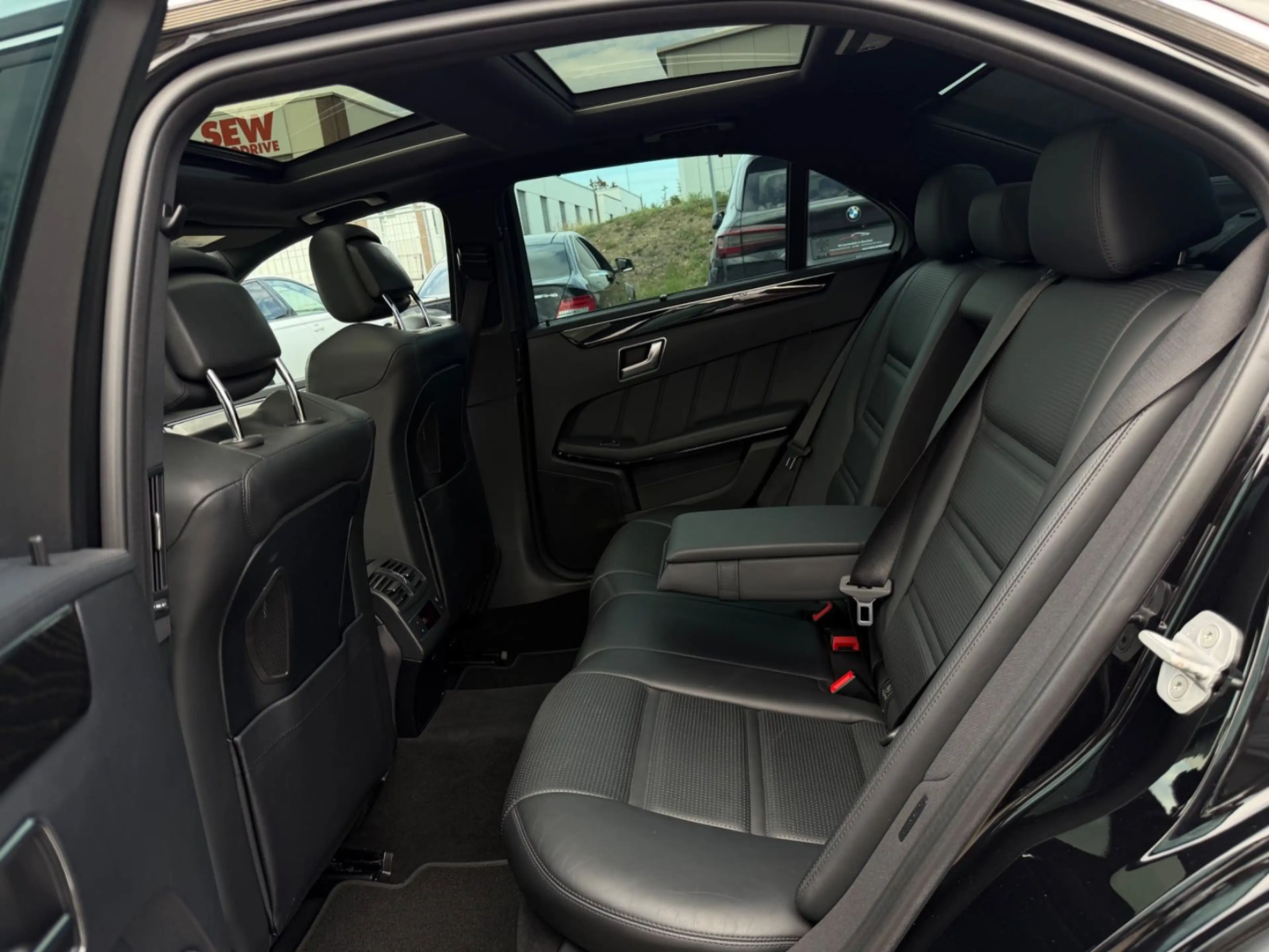 Mercedes-Benz E 63 AMG 4Matic *Pano*HK*Distronic*Original* — photo 15