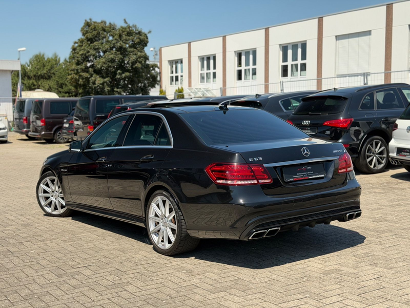 Mercedes-Benz E 63 AMG 4Matic *Pano*HK*Distronic*Original* — photo 7