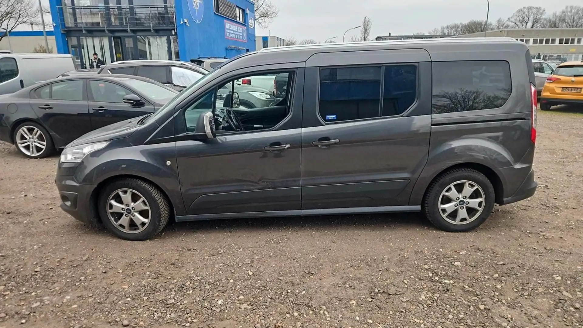 Ford Grand Tourneo Elektrische Rampe Behindertengere. siva - 2