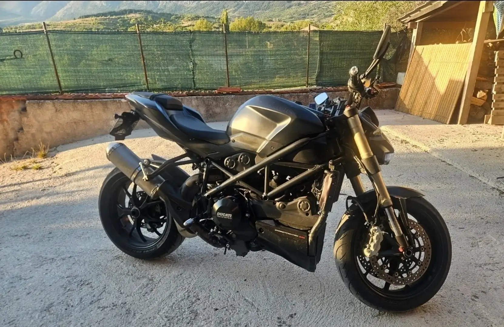 Ducati Streetfighter Czarny - 1
