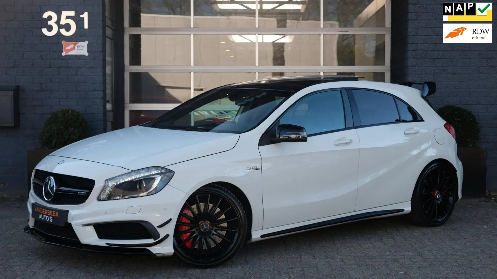 Mercedes-Benz A 45 AMG 4MATIC Edition 1 Schaalstoelen Pano Carplay Bílá - 1