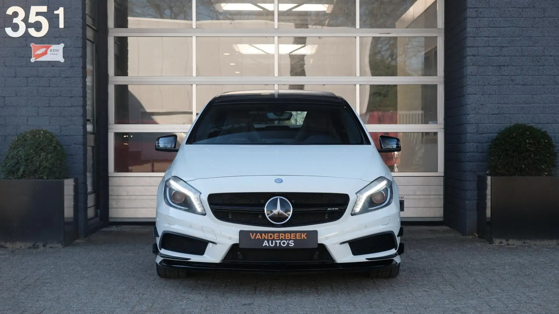 Mercedes-Benz A 45 AMG 4MATIC Edition 1 Schaalstoelen Pano Carplay Bílá - 2