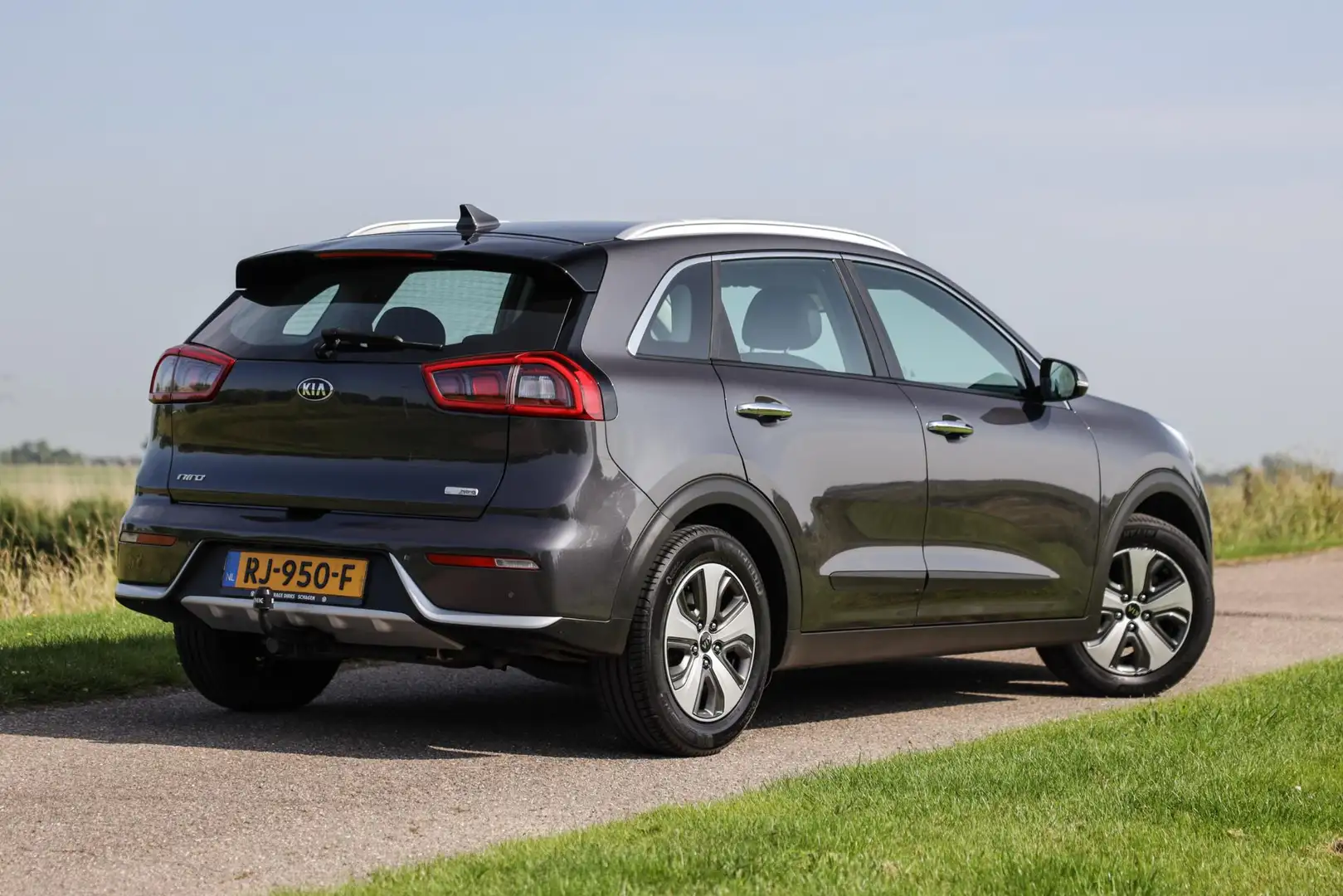 Kia Niro 1.6 GDi Hybrid DynamicLine ✅ Carplay ✅ Camera ✅ Tr Grijs - 2