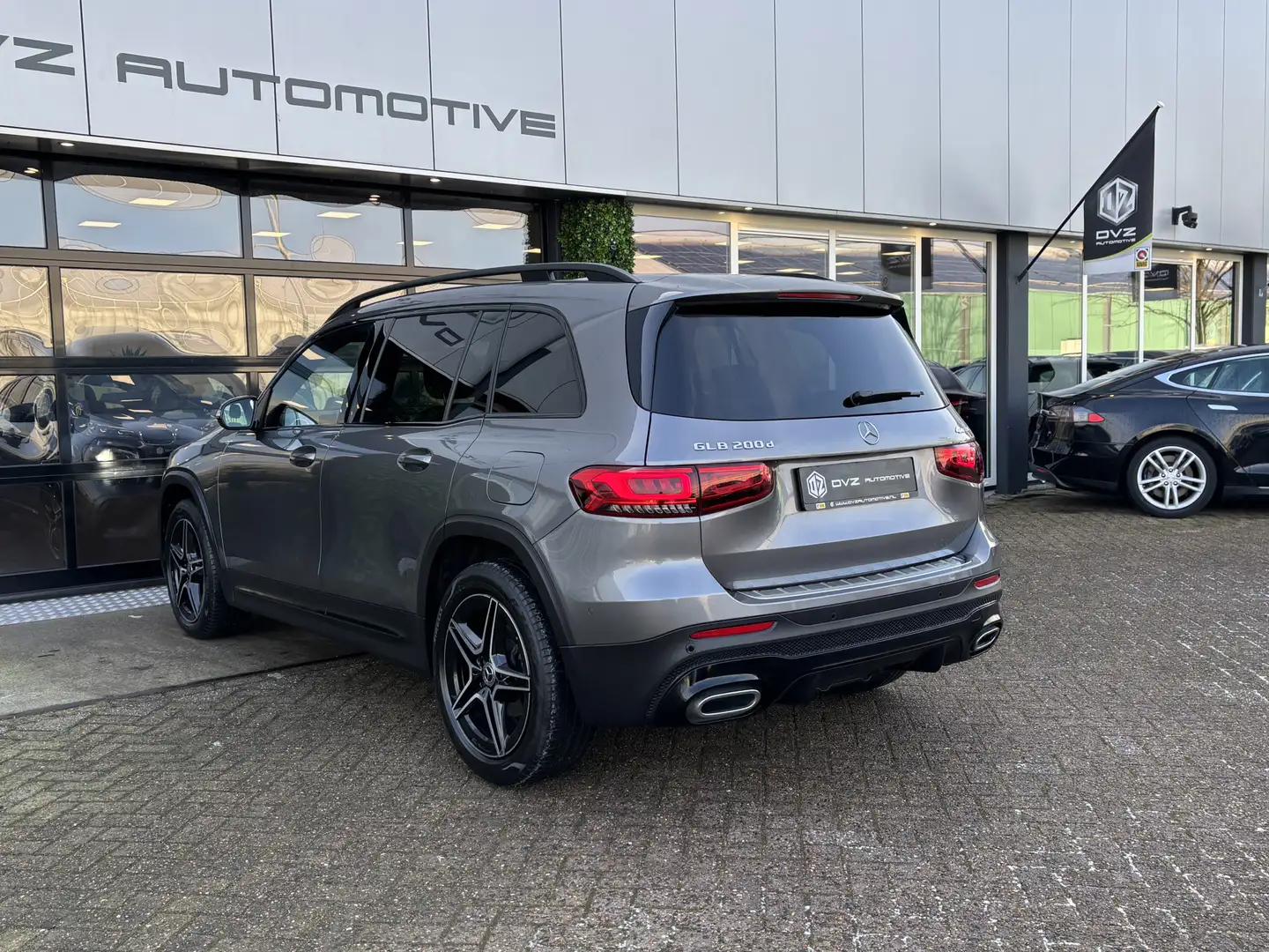 Mercedes-Benz GLB 200 200d 4MATIC AMG Night | Trekhaak | Carplay | Spoor Grijs - 2