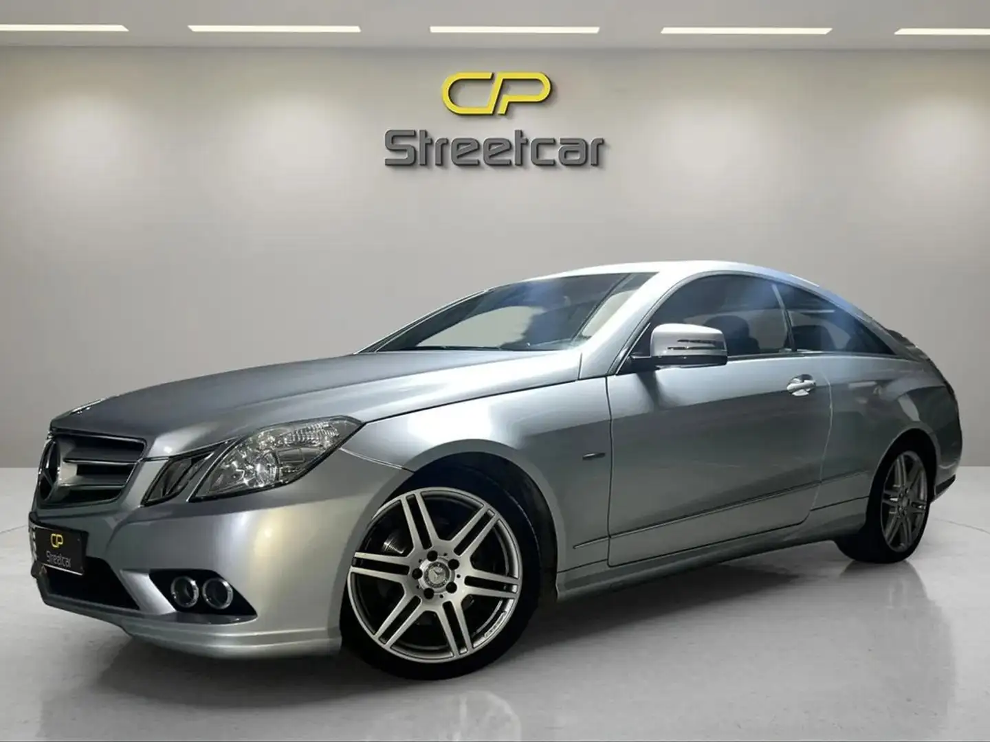 Mercedes-Benz E 200 Coupé CGI Blue Efficiency Avantg. Grijs - 1