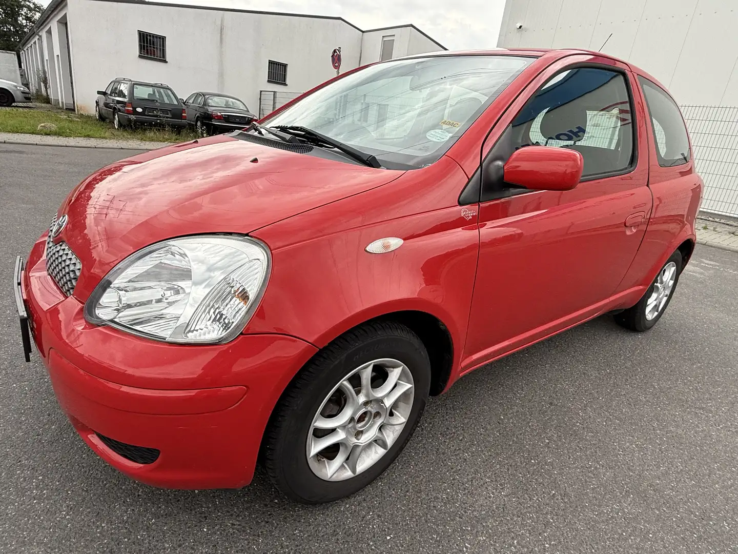 Toyota Yaris 1.0 Sol 1 Hand Tüv 06/2026 Klimaanlage Červená - 1