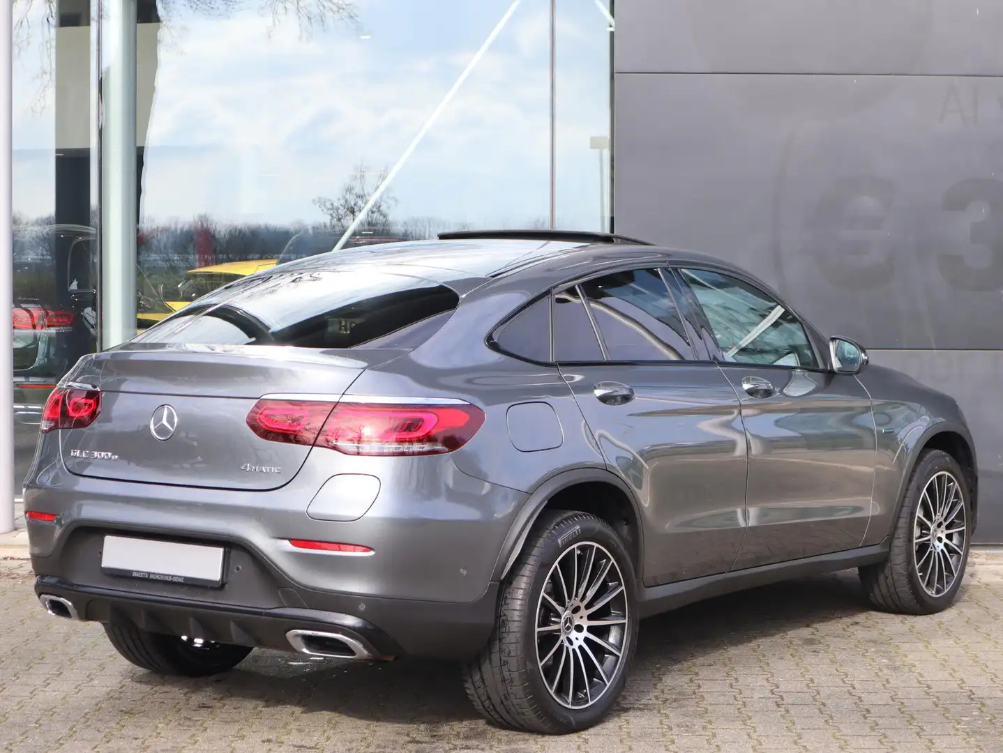 Mercedes-Benz GLC 300 Coupé 300e 4MATIC AMG line | Schuifdak | LED Kopla Grigio - 2