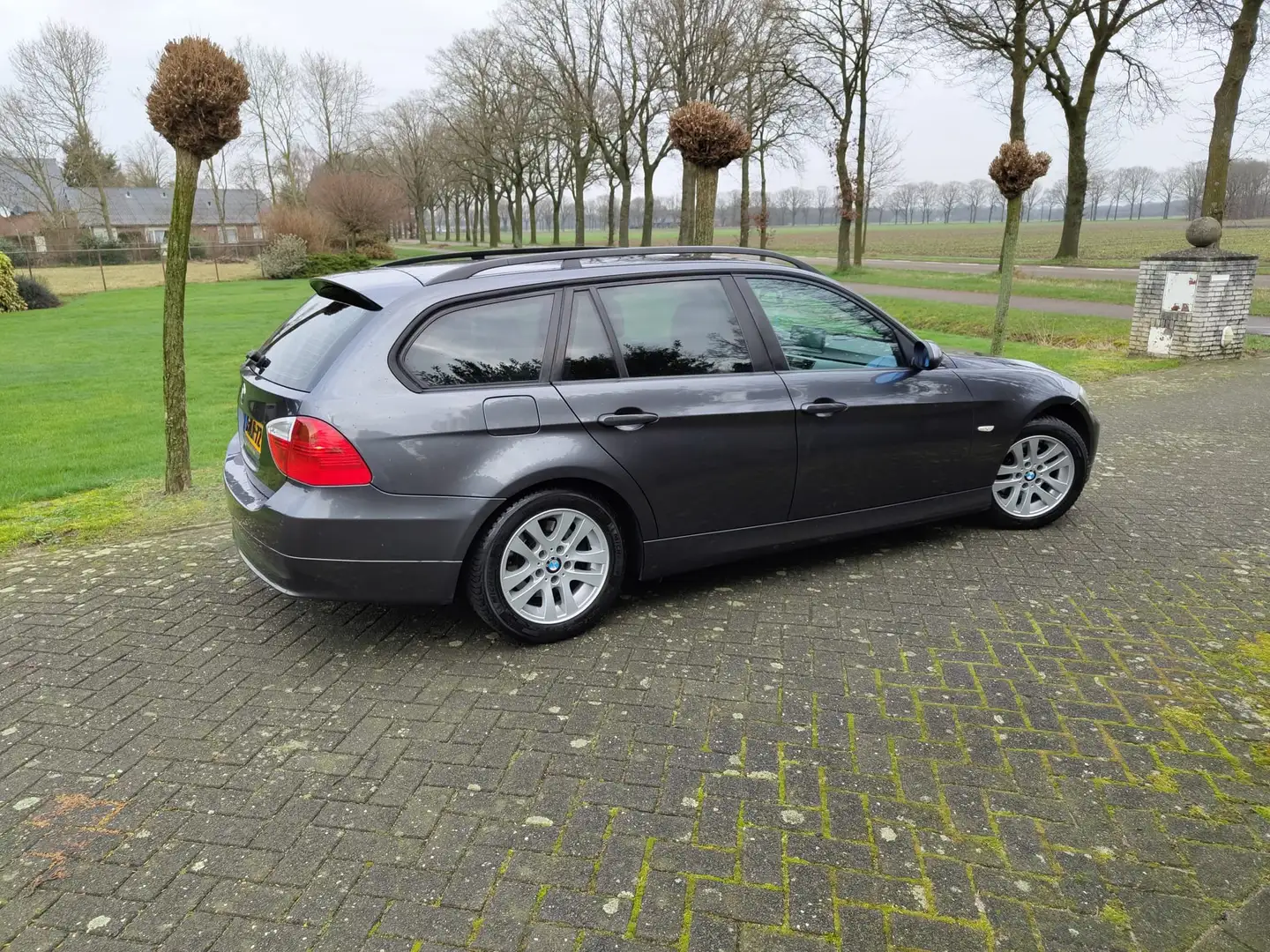 BMW 318 Executive met nieuwe APK Grijs - 1