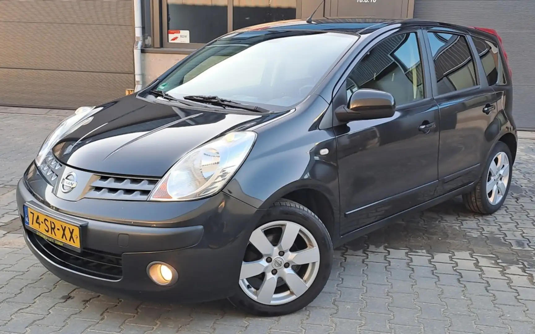 Nissan Note 1.6 Airco Trekhaak 3rde Eigenaar APK 29/04/2026 NA Zwart - 2