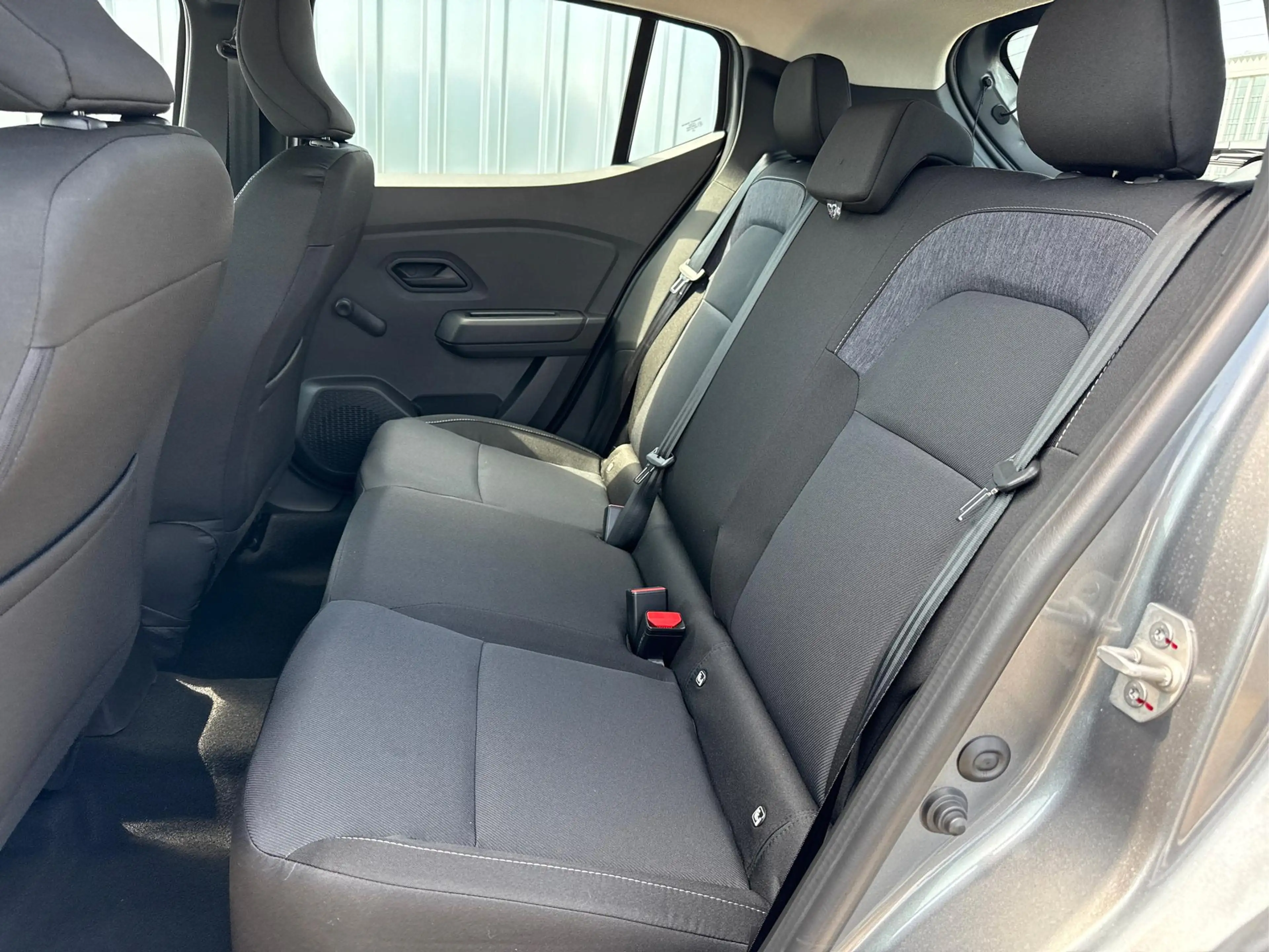 Dacia Sandero Essential 1,0 100 TCe 74 kW/100 PS-6 Gang-MJ 20... — photo 9