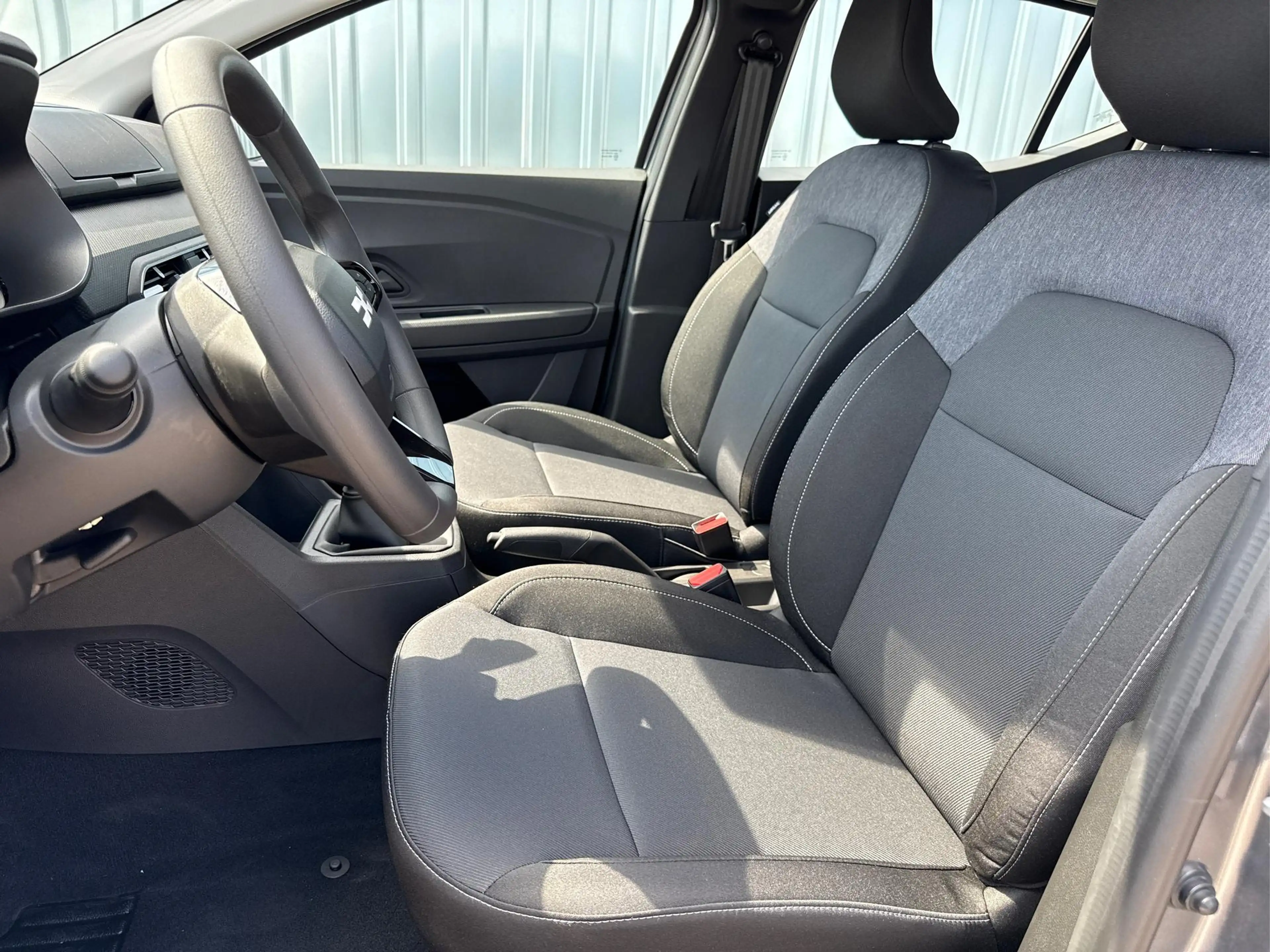 Dacia Sandero Essential 1,0 100 TCe 74 kW/100 PS-6 Gang-MJ 20... — photo 8