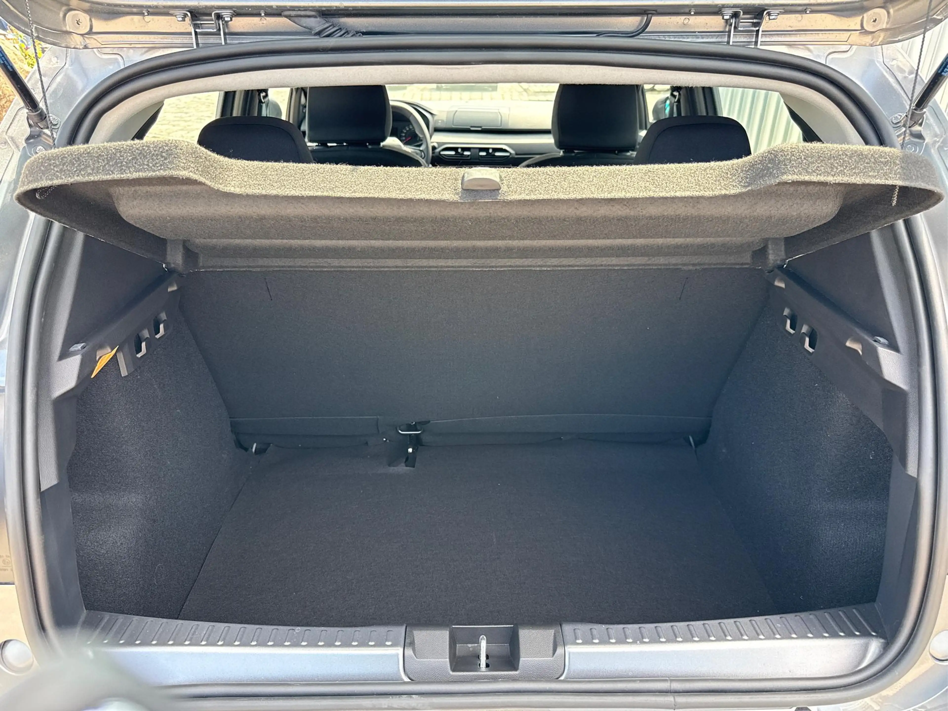 Dacia Sandero Essential 1,0 100 TCe 74 kW/100 PS-6 Gang-MJ 20... — photo 10