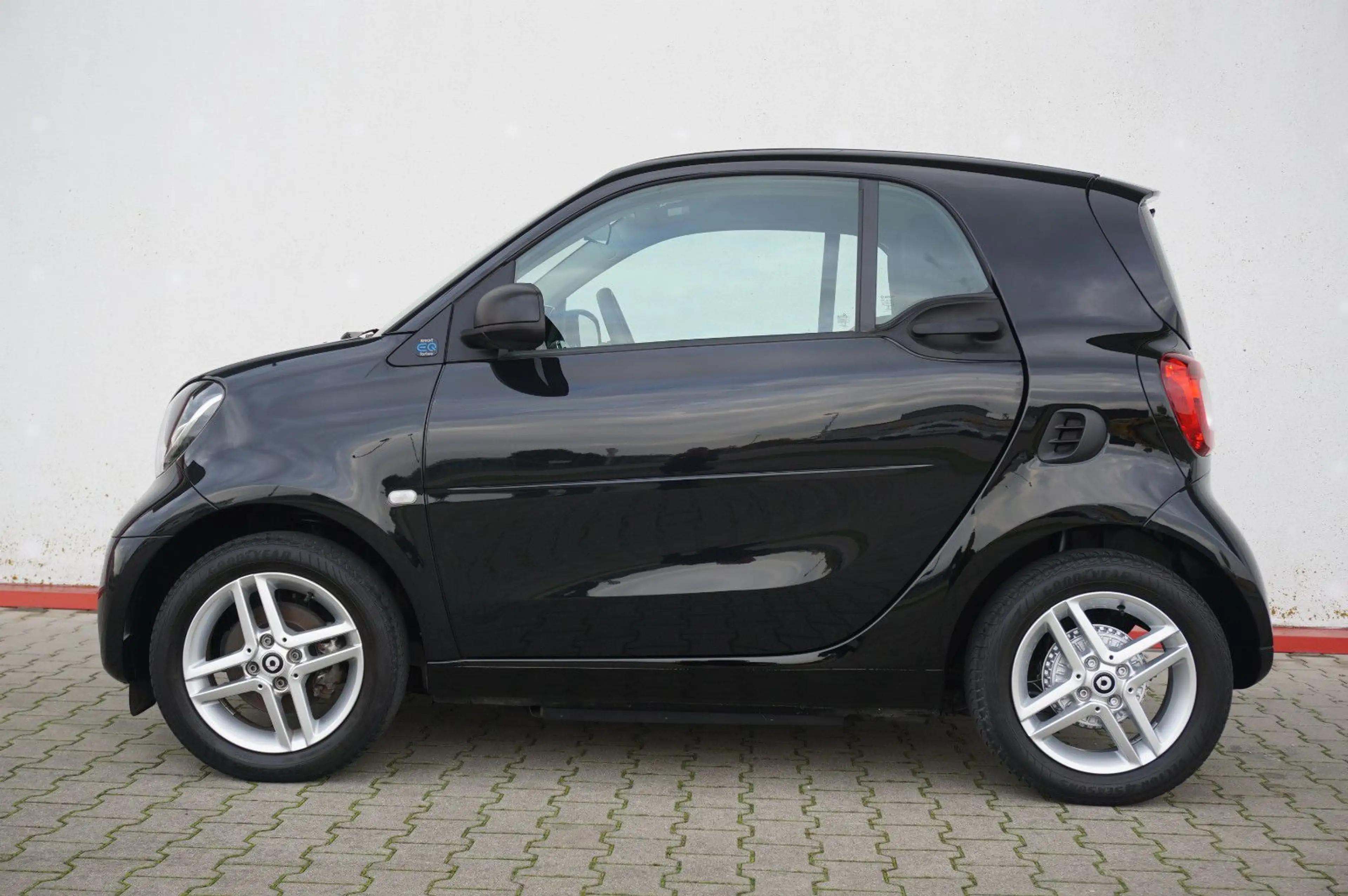 smart forTwo fortwo EQ 1 Hand Scheckheft 22KW Bordlader — photo 6