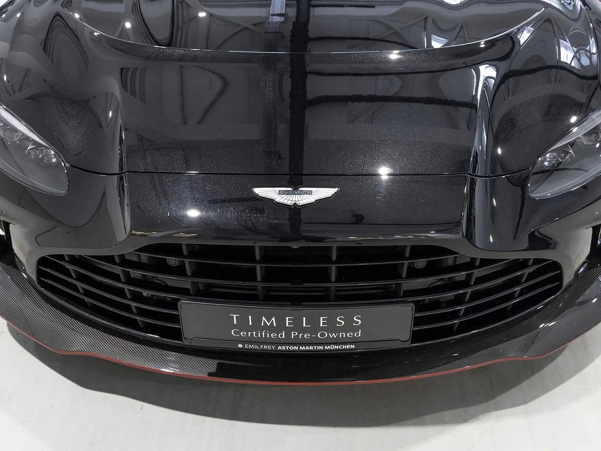 애스턴마틴 밴티지 New Vantage V12 Roadster 2023 검정 사진 7