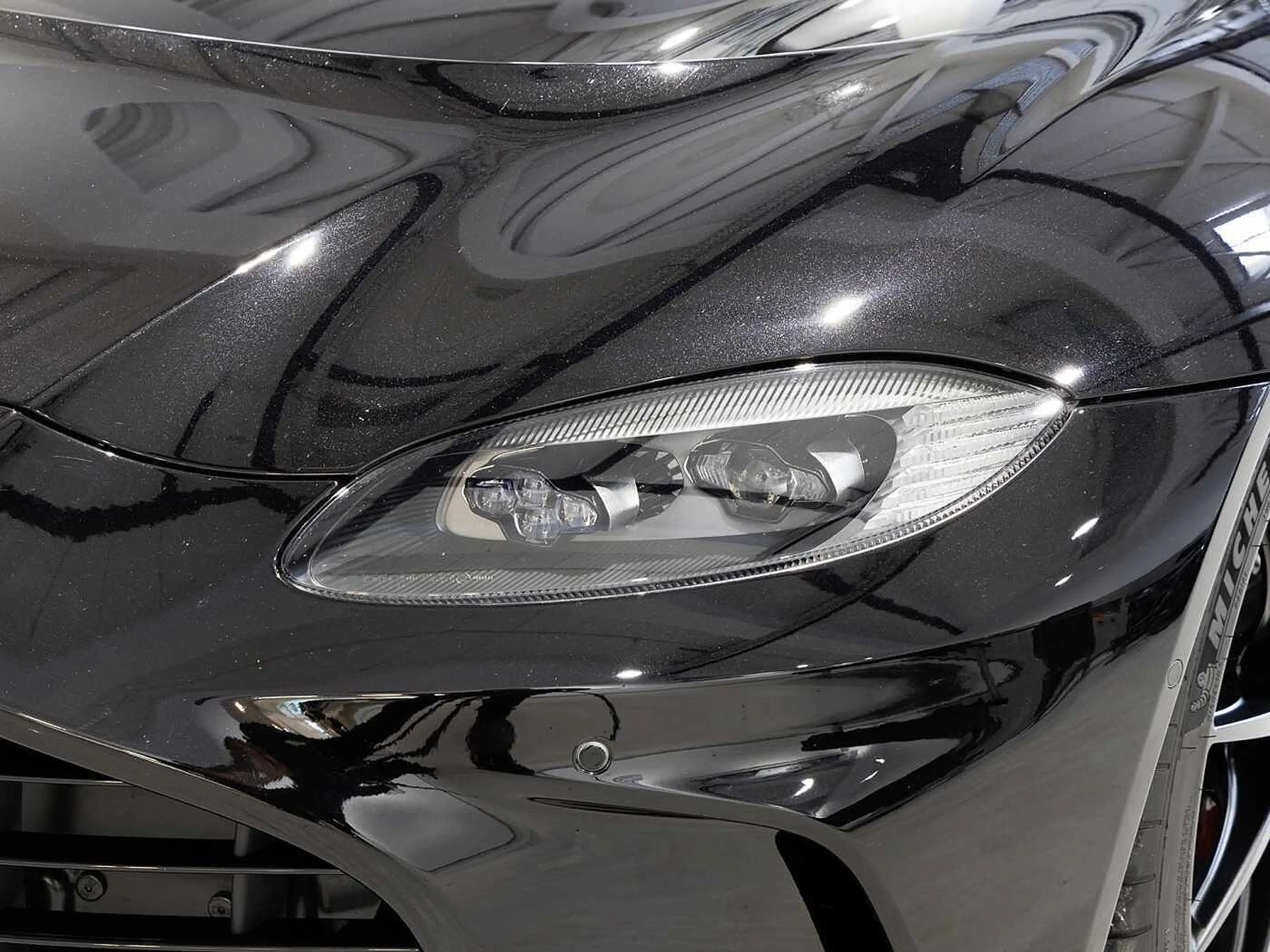 Aston Martin New Vantage V12 Roadster -Onyx Black- — photo 11