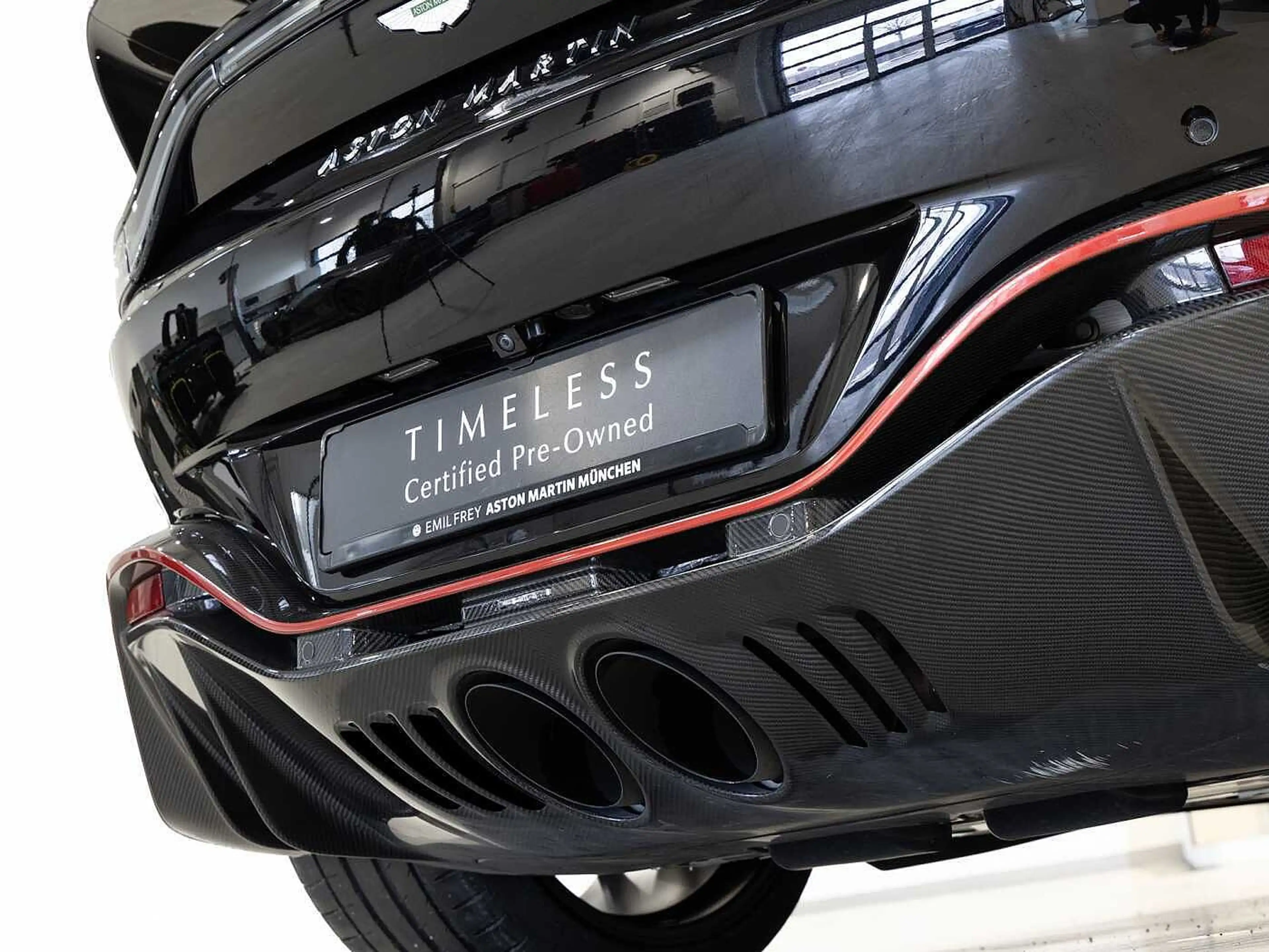 Aston Martin New Vantage V12 Roadster -Onyx Black- — photo 13