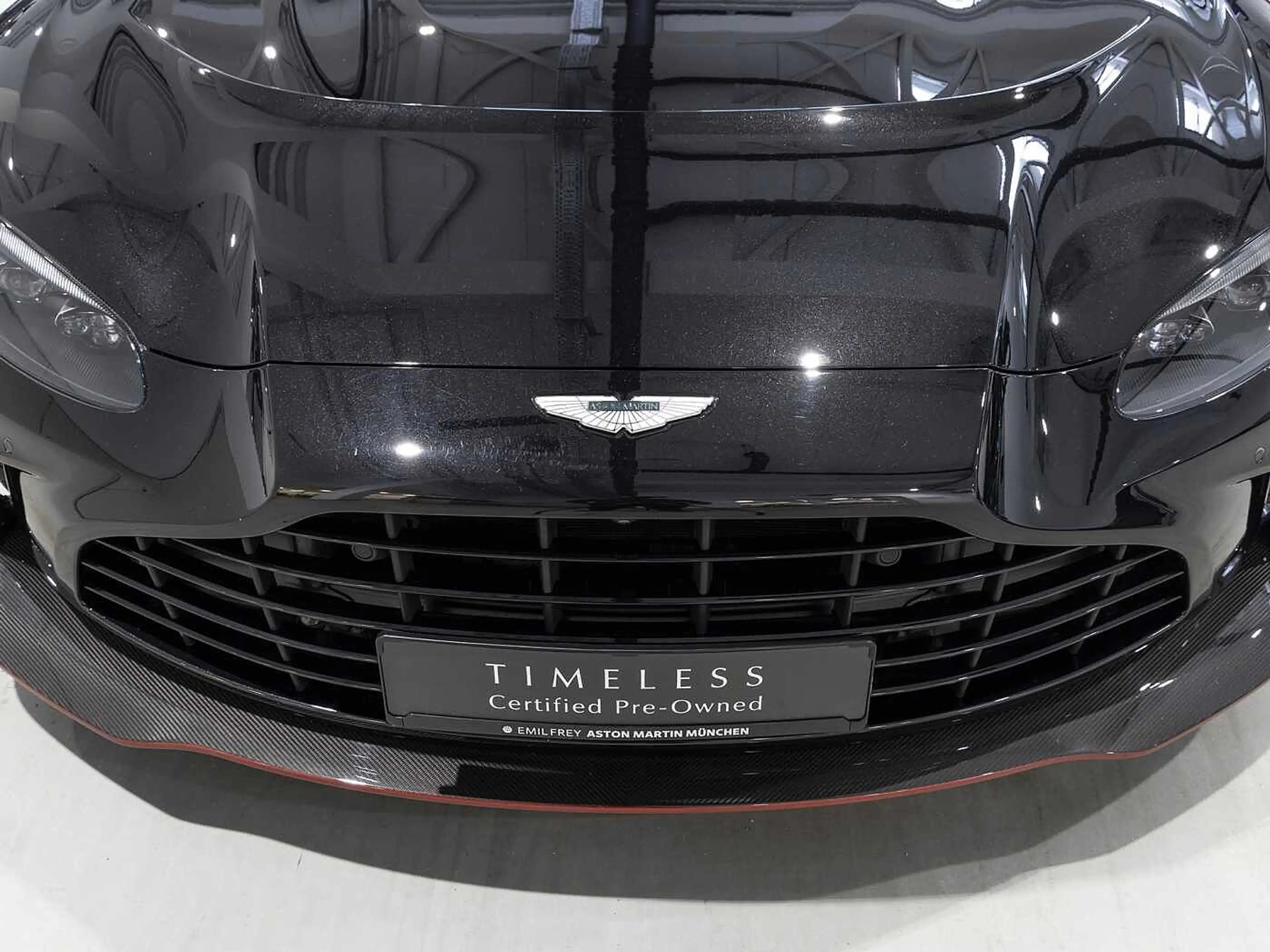 Aston Martin New Vantage V12 Roadster -Onyx Black- — photo 10