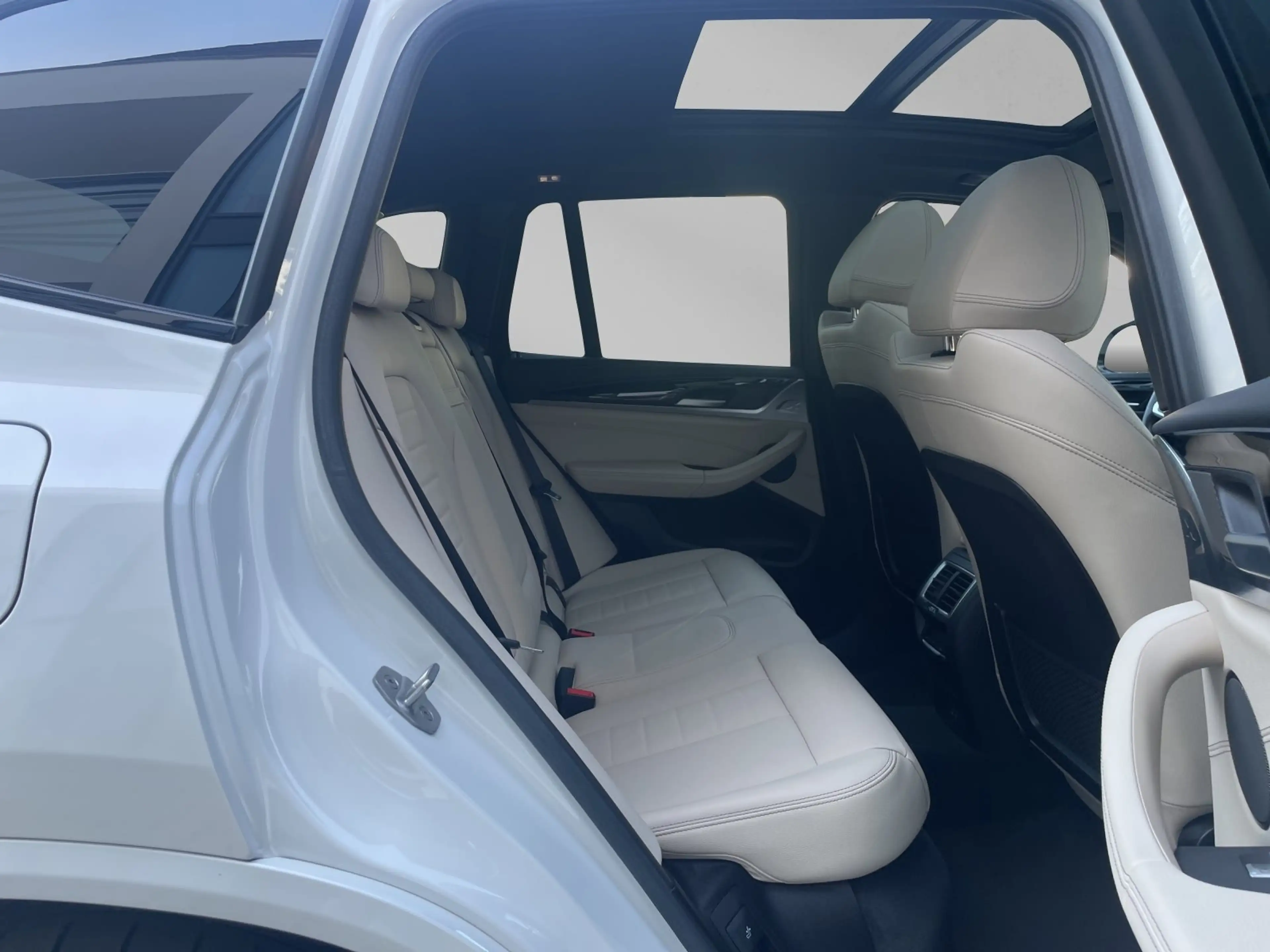 BMW iX3 Impressive HUD Pano H&K — photo 14