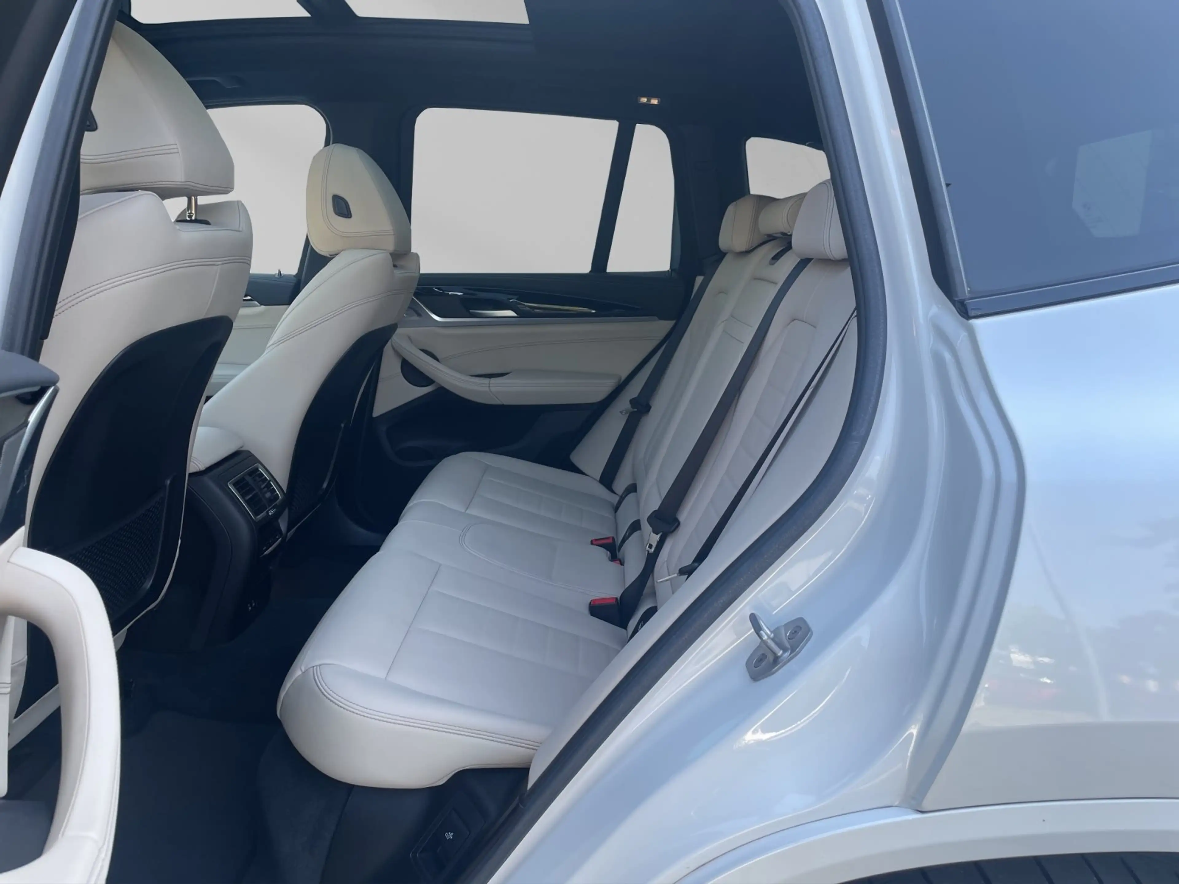 BMW iX3 Impressive HUD Pano H&K — photo 12