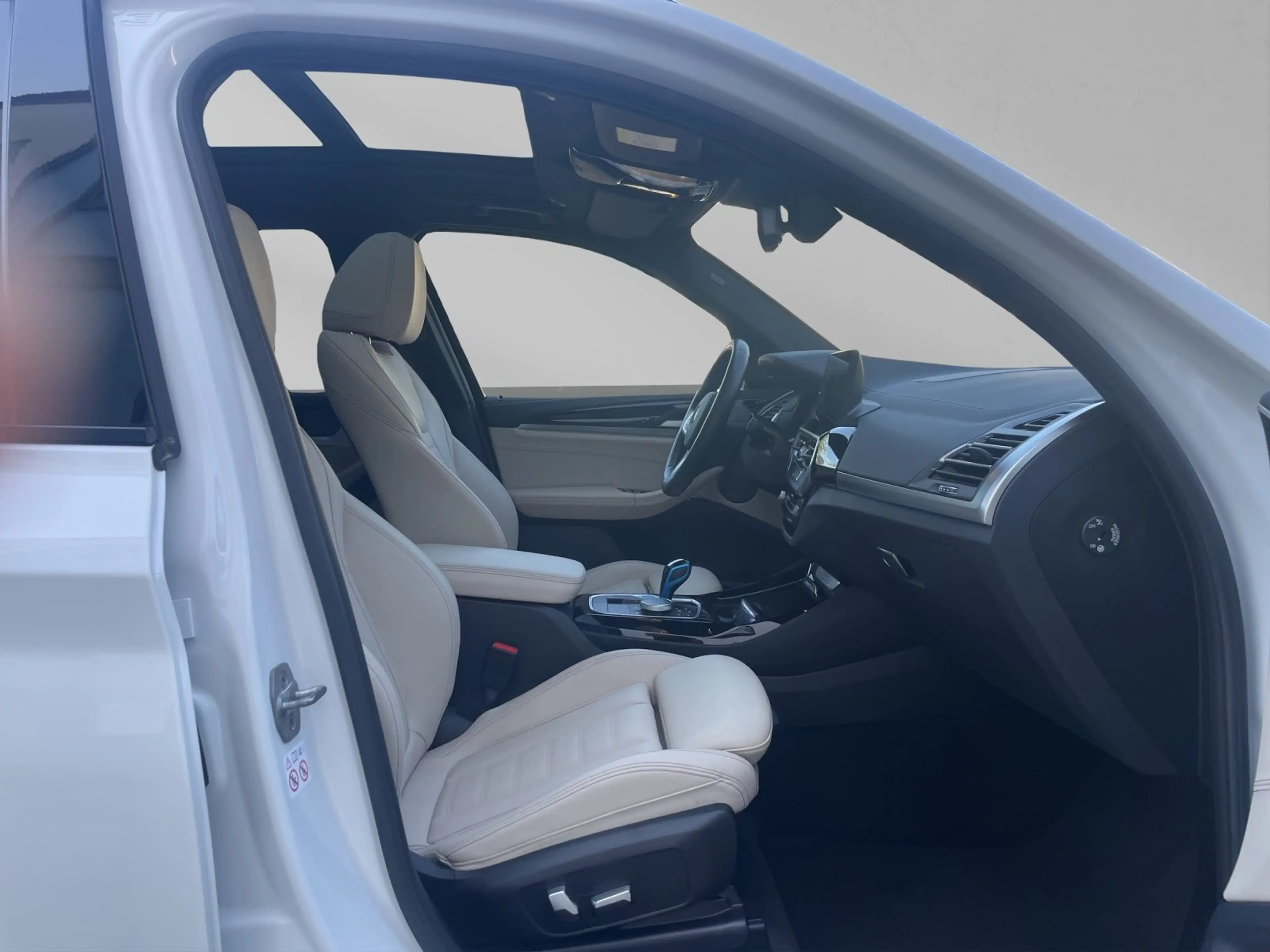 BMW iX3 Impressive HUD Pano H&K — photo 17