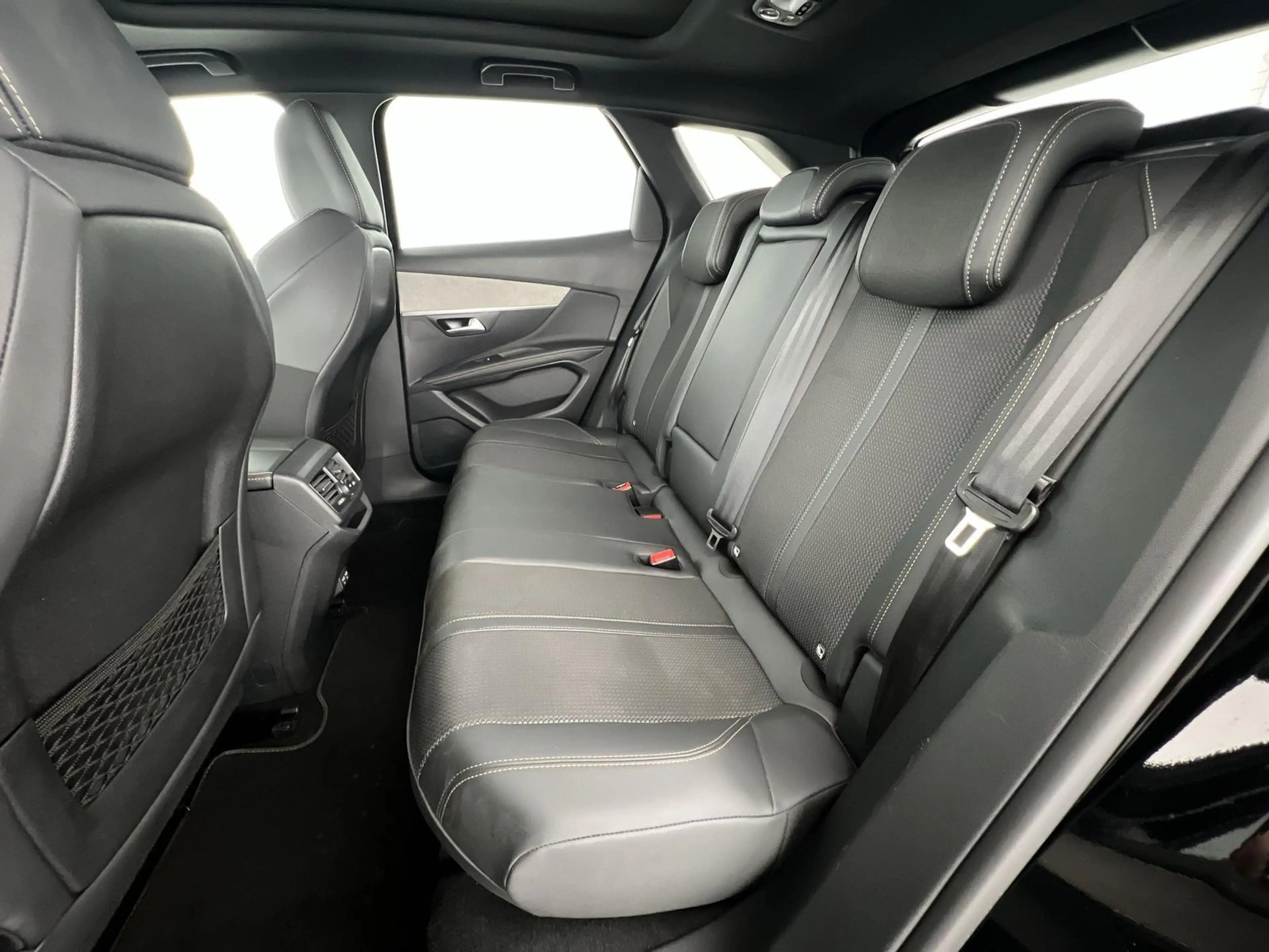 Peugeot 3008 GT 1.2*SHZ*RFK*NAVI*ACC*PANO*uvm — photo 9