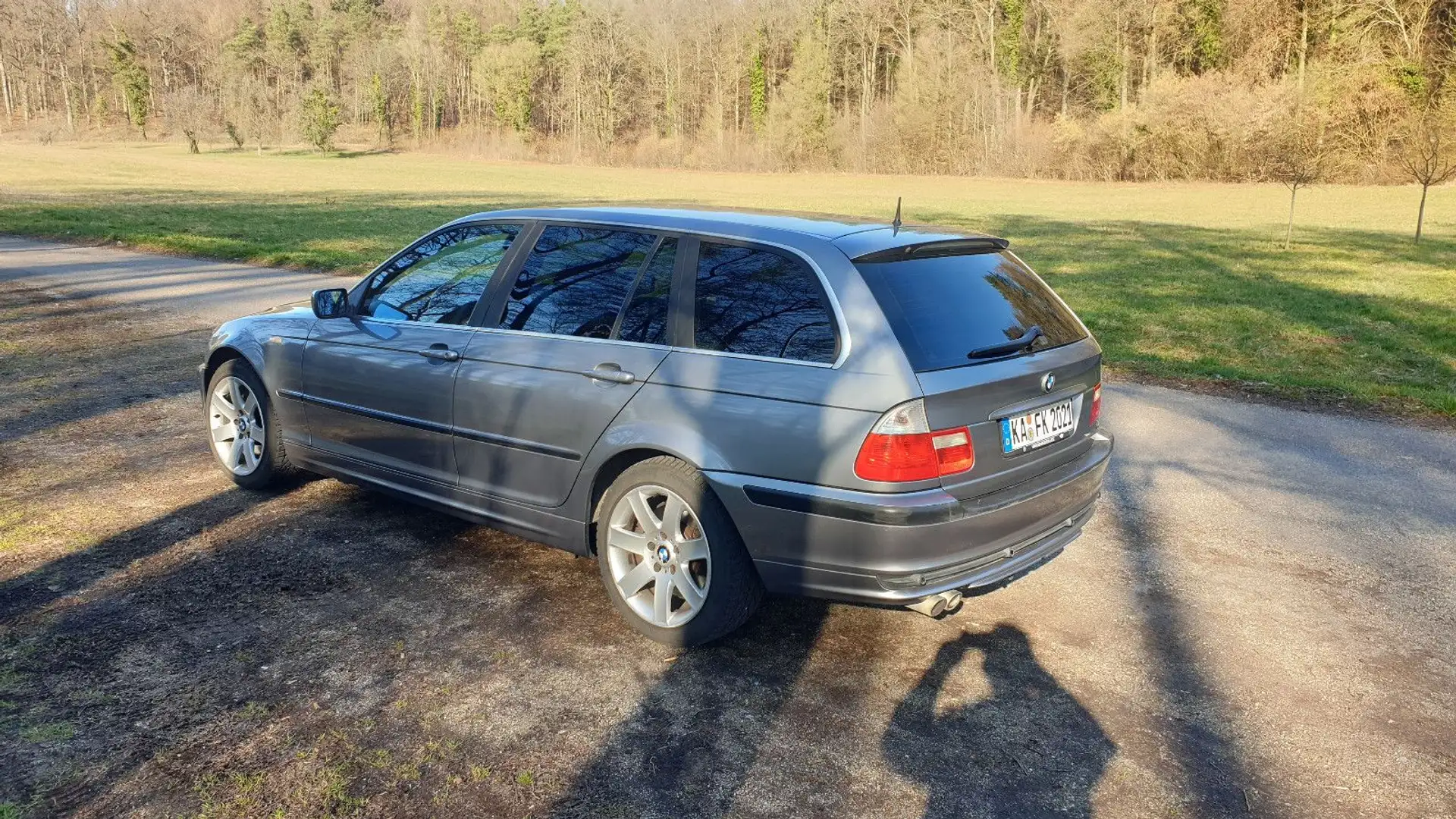 BMW 330 Baureihe 3 Touring 330xi Edition Exclusive Grey - 2