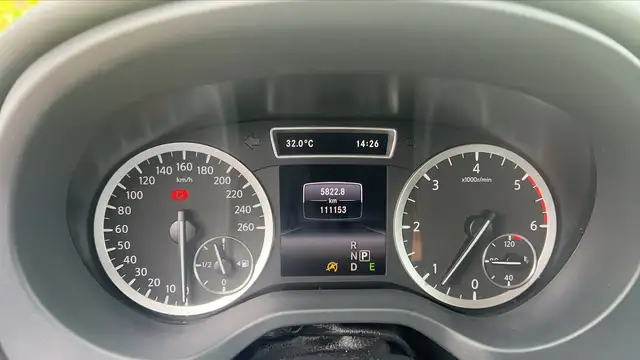 Infiniti Q30 view 12