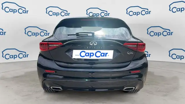 Infiniti Q30 view 3
