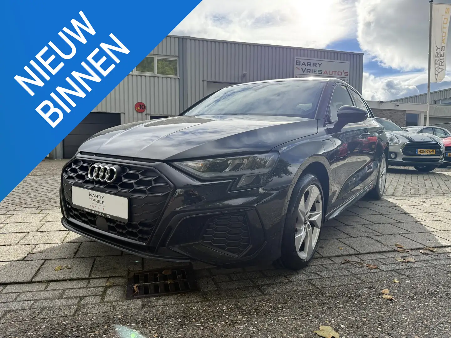 Audi A3 Sportback 45 TFSI e S edition Competition | Afneem Noir - 1