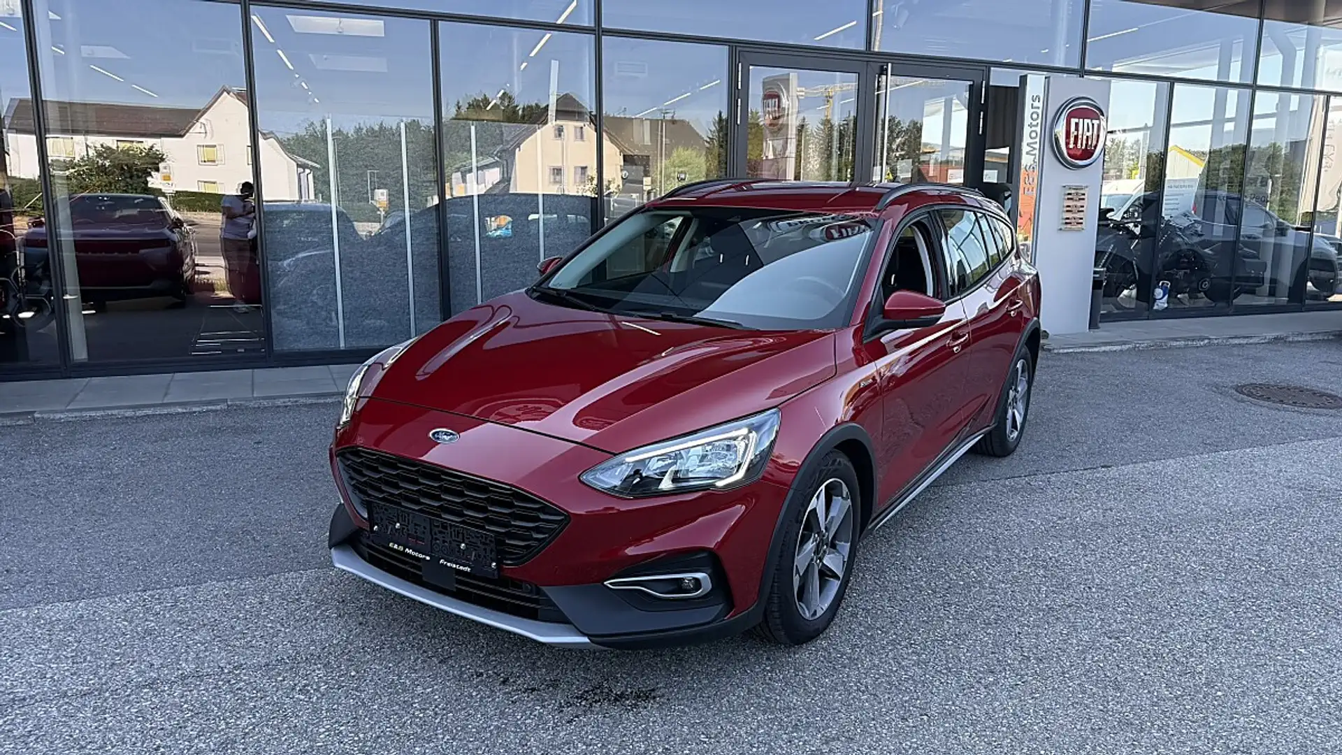 Ford Focus Kombi 1.5 EcoBoost Active Rot - 1
