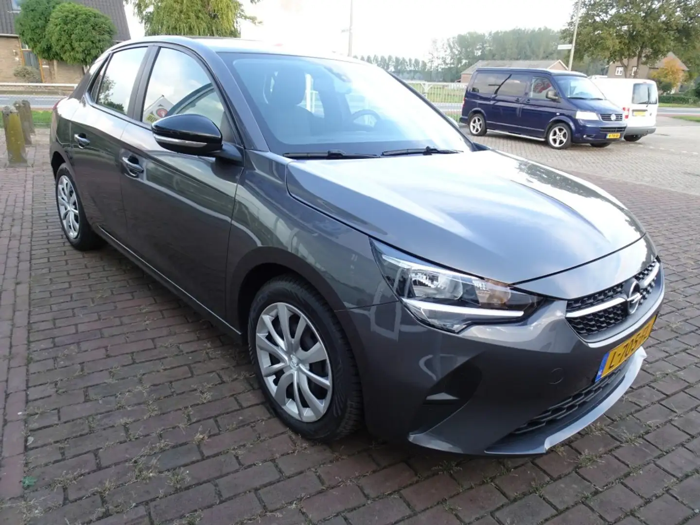 Opel Corsa 1.2 Edition PDC/Cruise control Grijs - 2