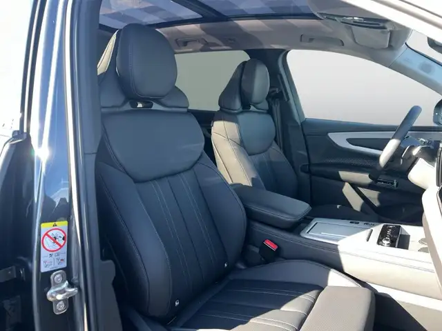 Audi Q7 view 12
