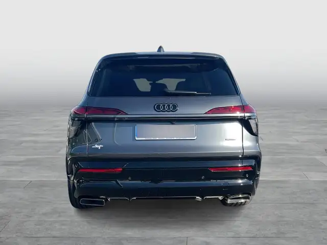 Audi Q7 view 4