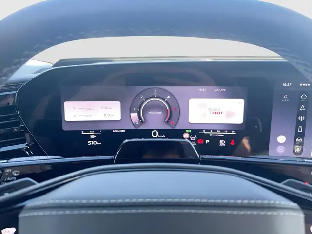 Audi Q7 view 10