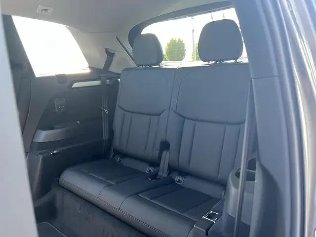 Audi Q7 view 14