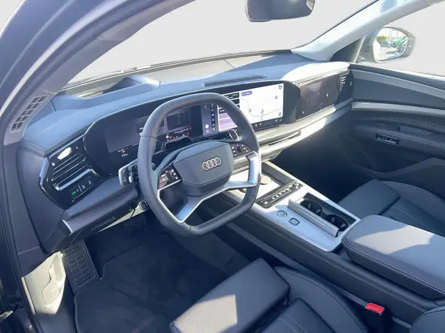 Audi Q7 view 9